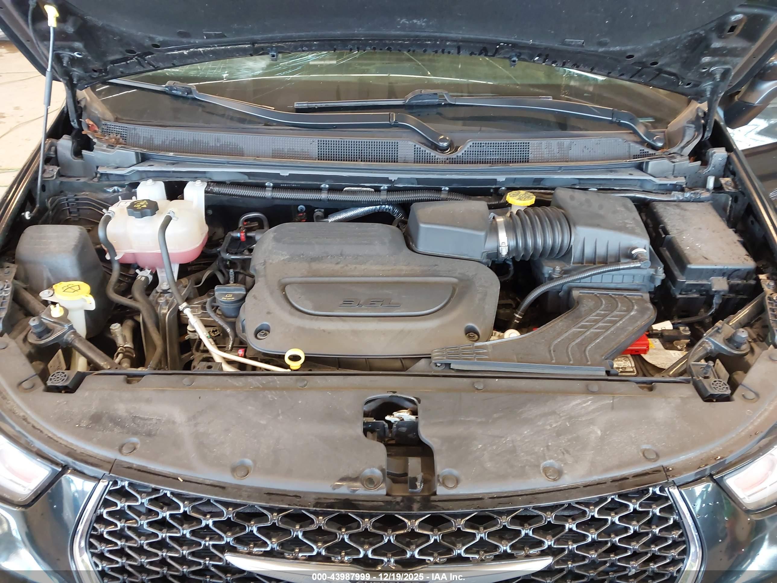 CHRYSLER PACIFICA image 10