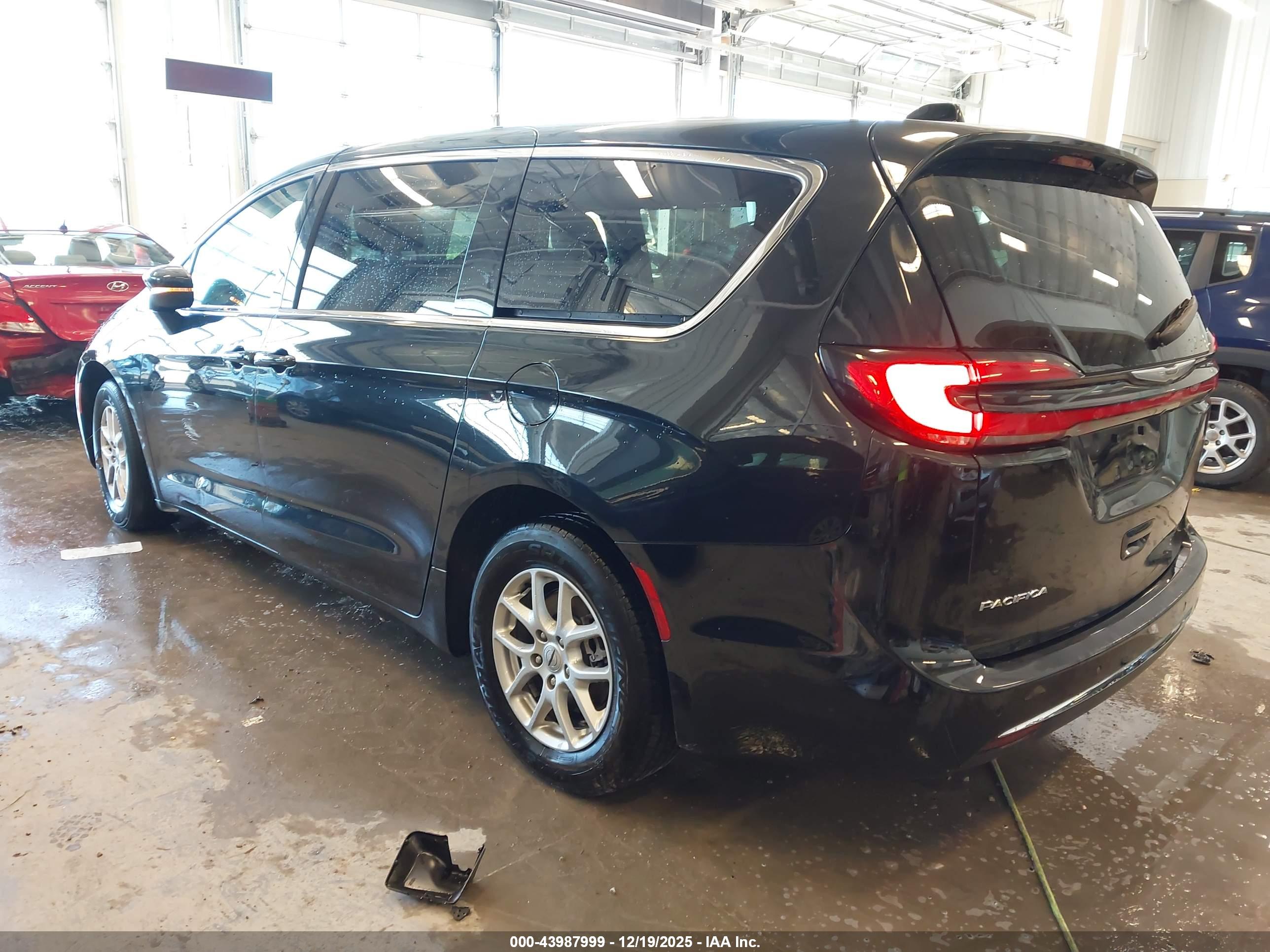 CHRYSLER PACIFICA image 3