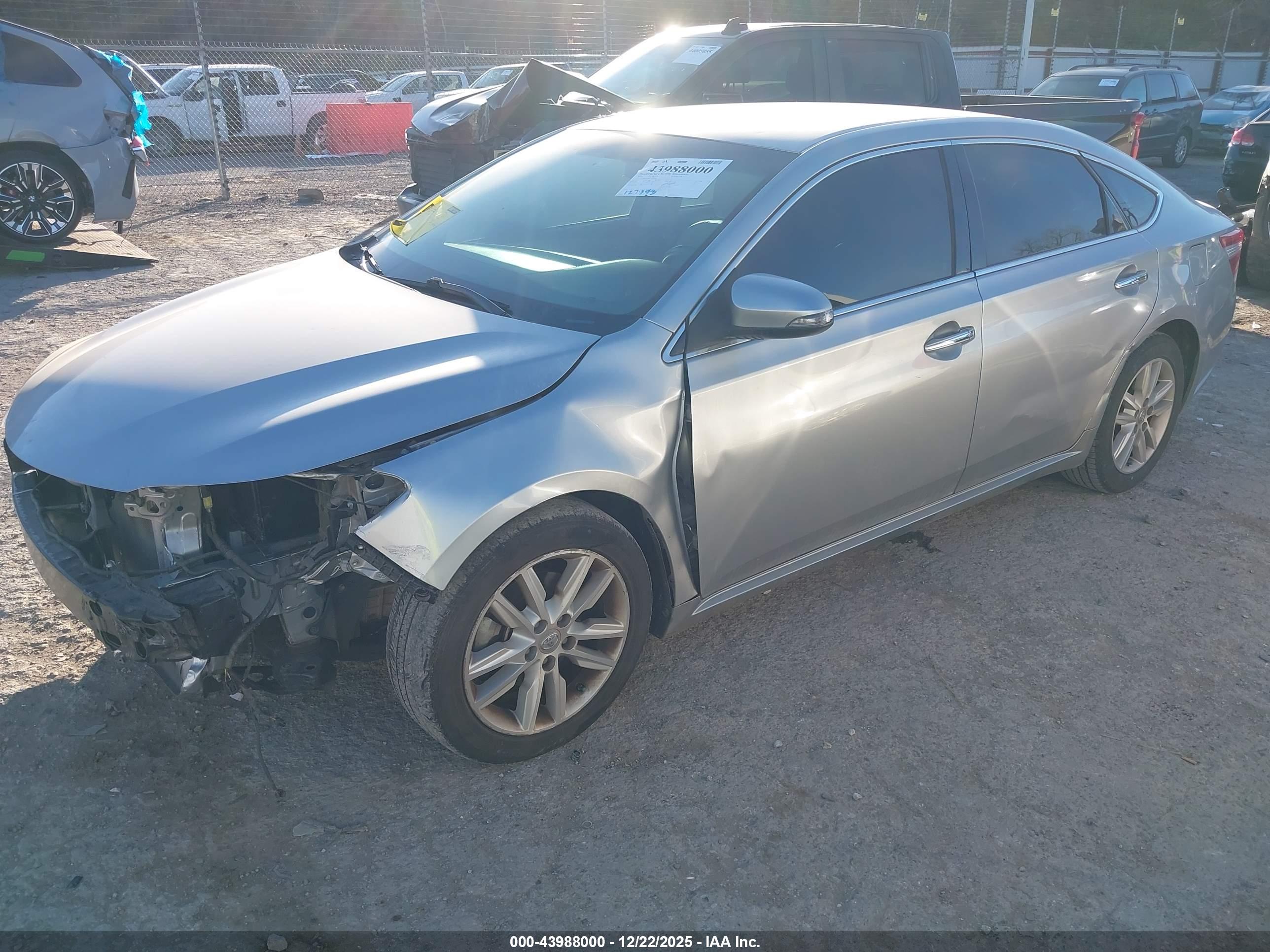 TOYOTA AVALON image 2