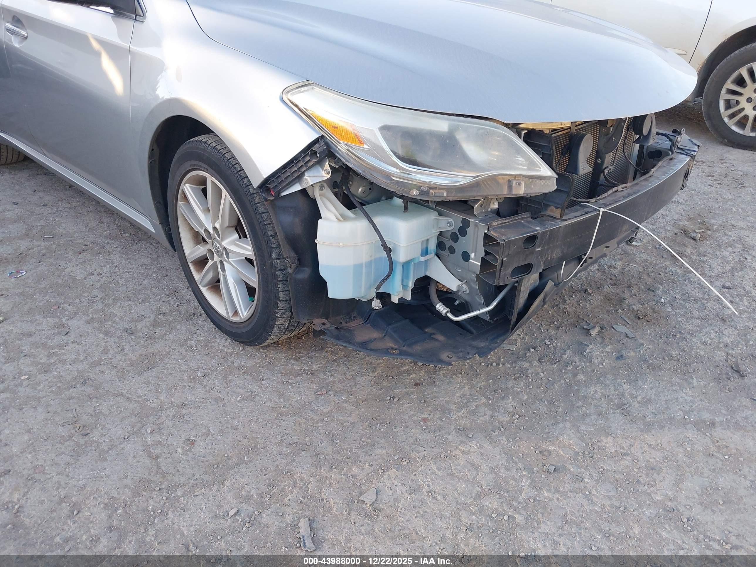 TOYOTA AVALON image 6