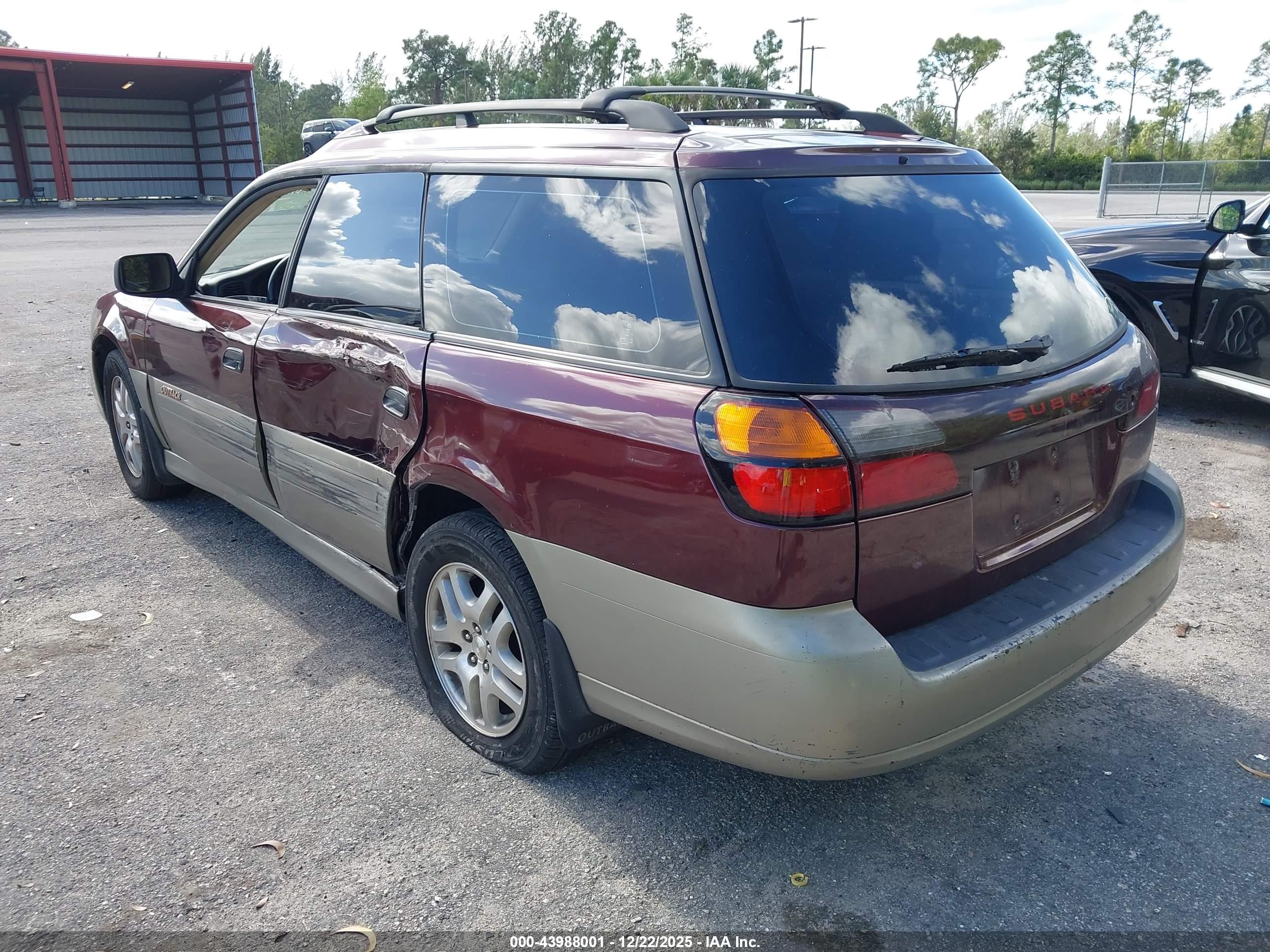 SUBARU OUTBACK image 3