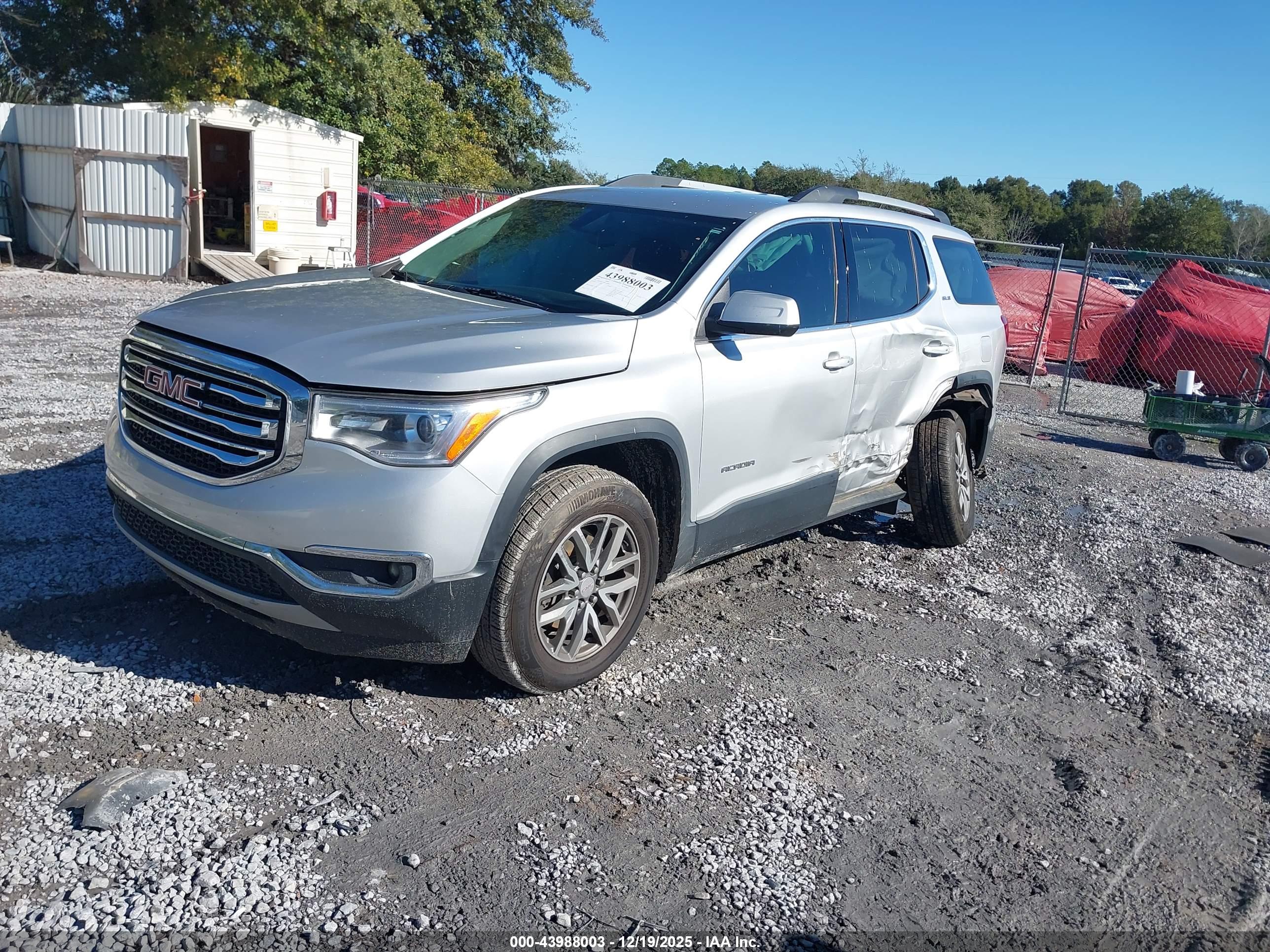 GMC ACADIA image 2