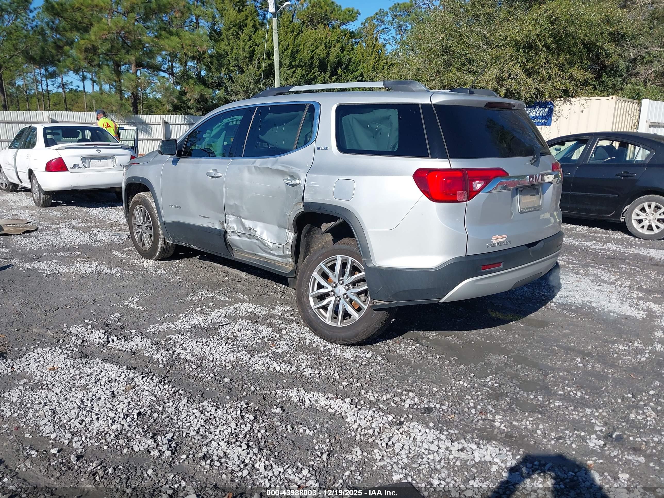 GMC ACADIA image 3
