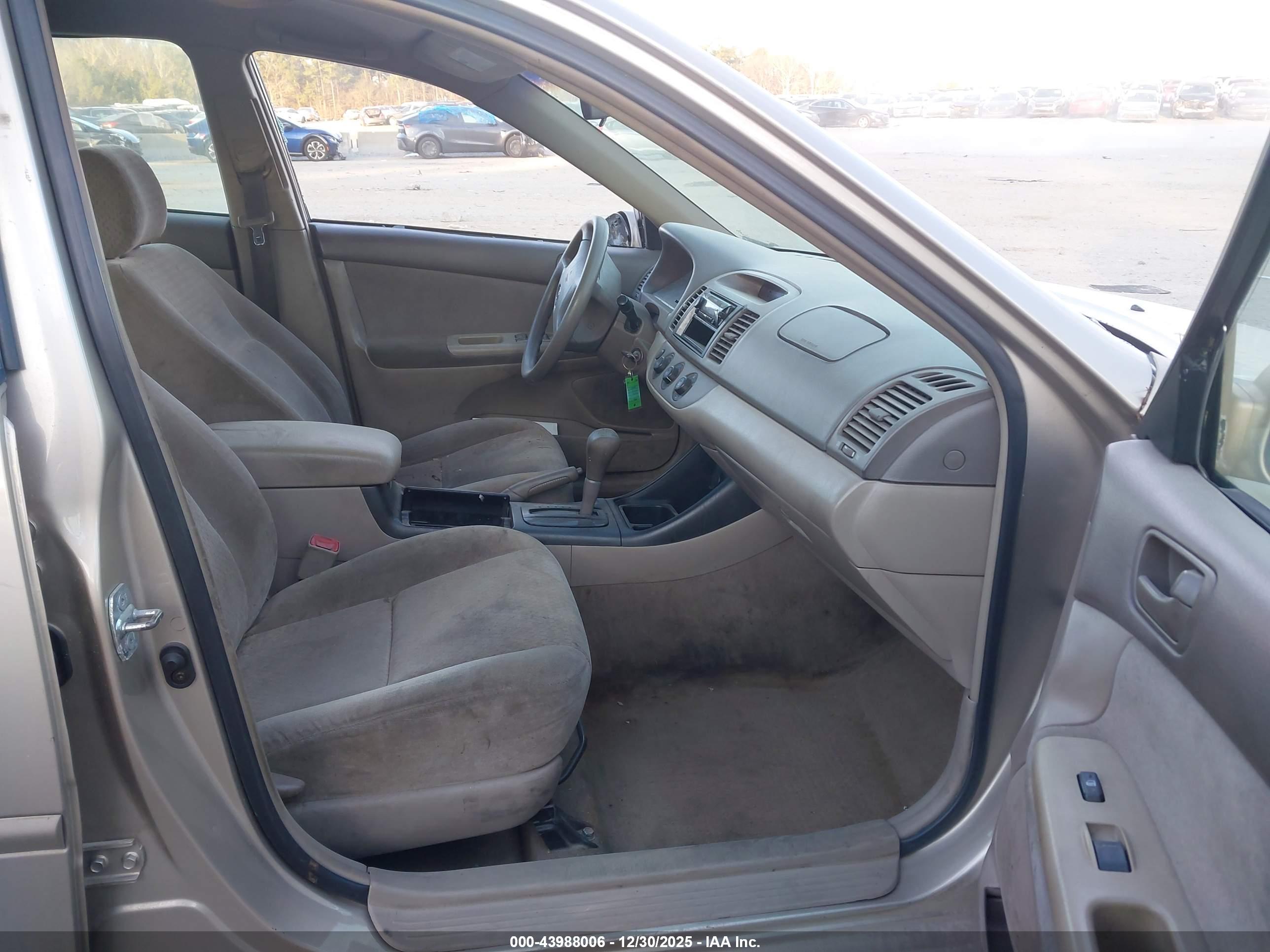 TOYOTA CAMRY image 5