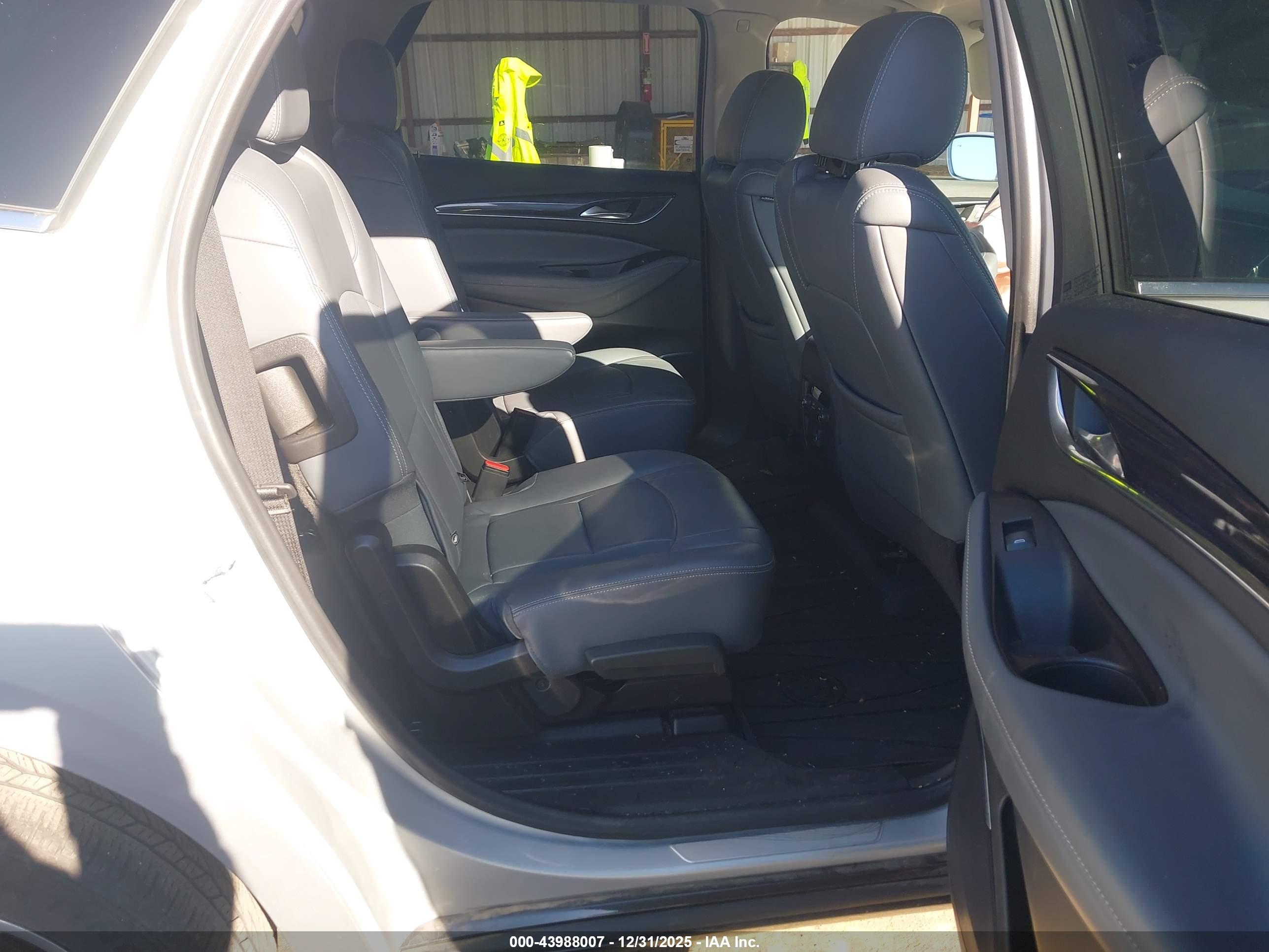 BUICK ENCLAVE image 8