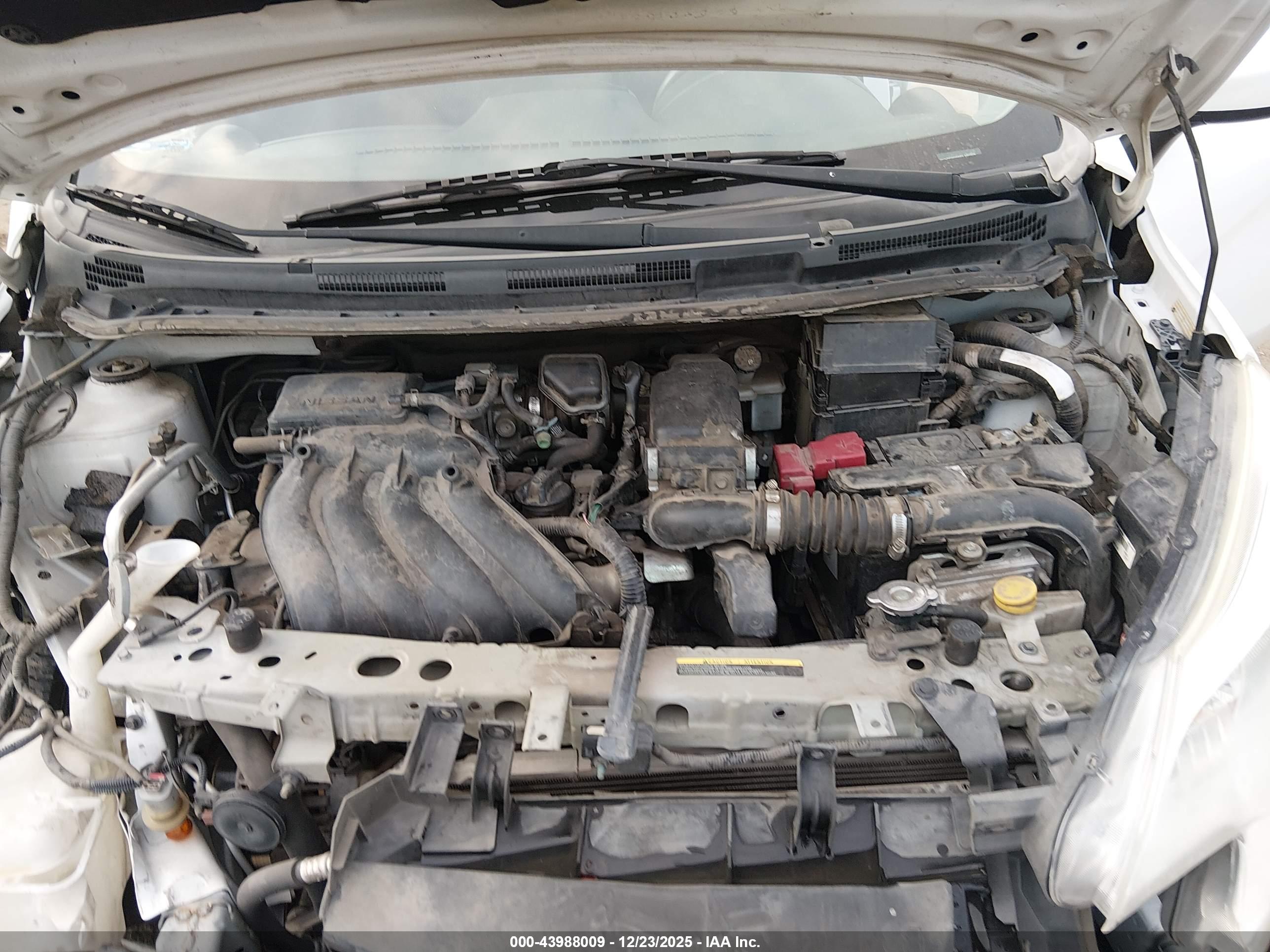 NISSAN VERSA image 10