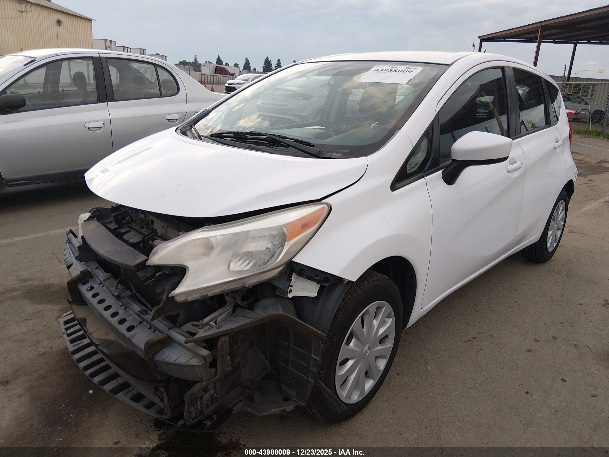 NISSAN VERSA image 2