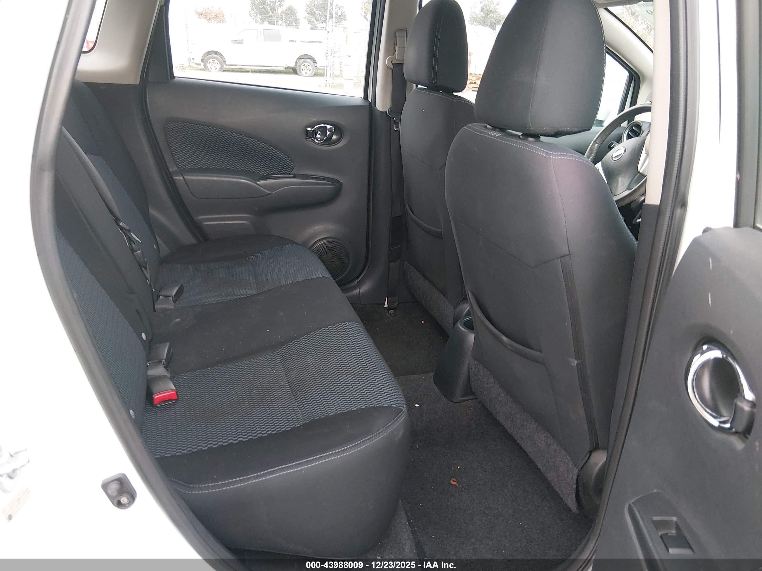NISSAN VERSA image 8