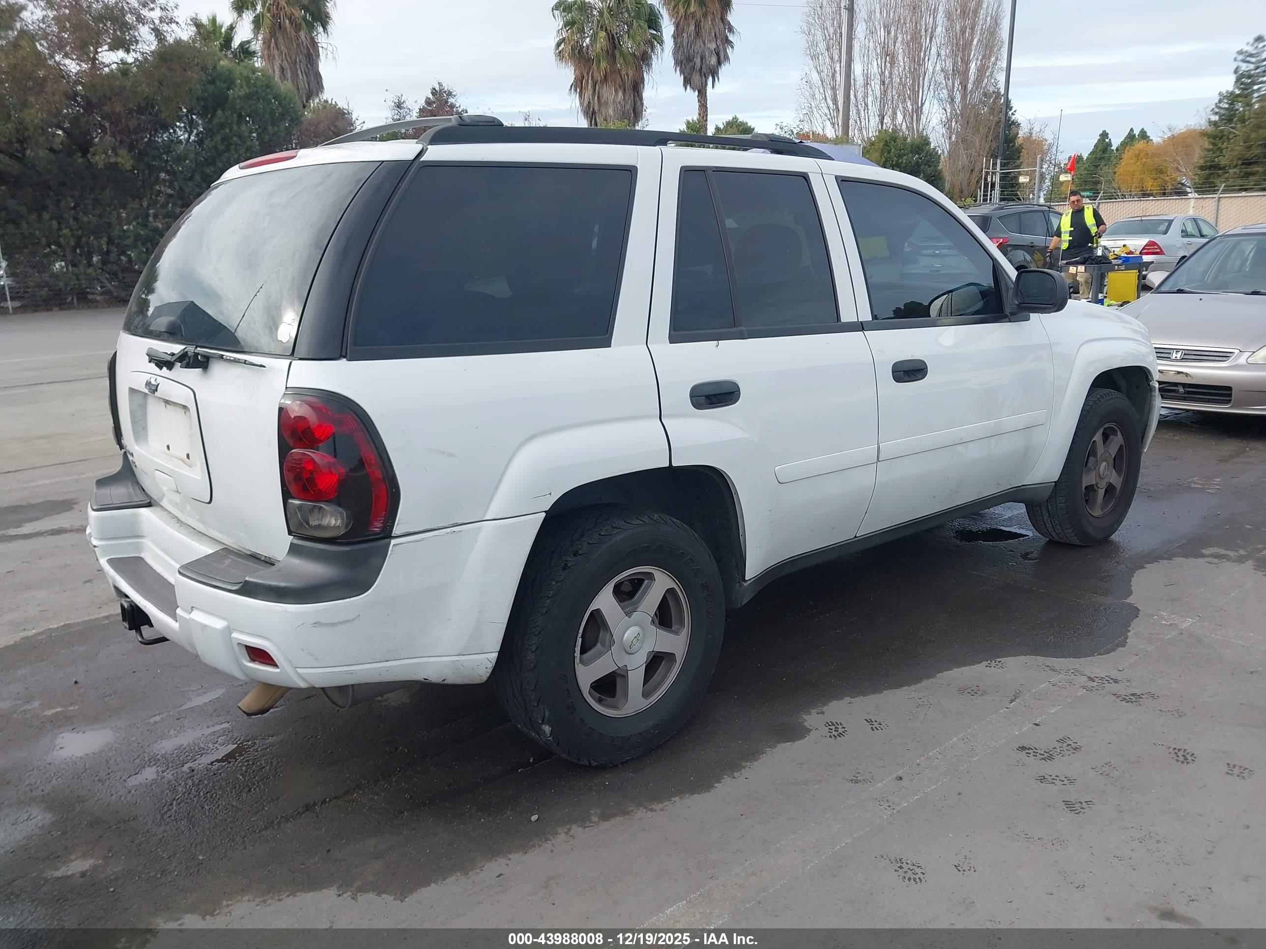 CHEVROLET TRAILBLAZER image 4