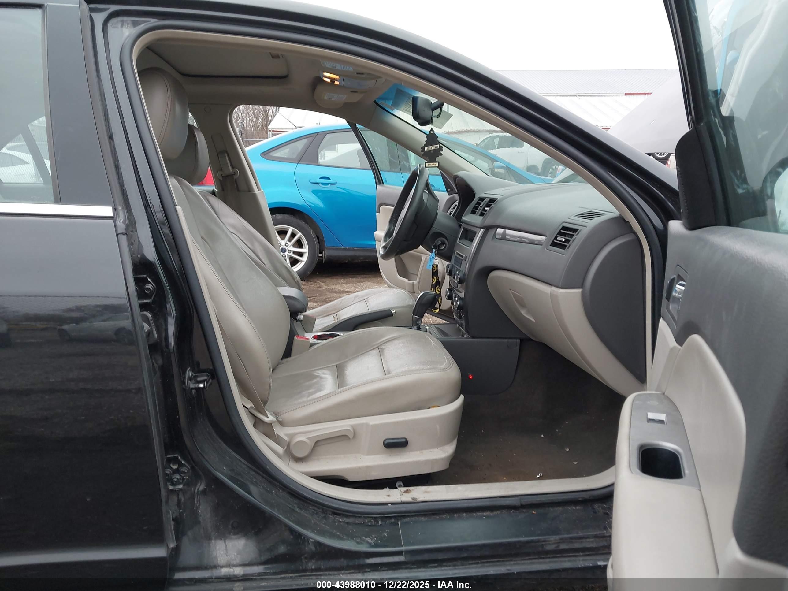 FORD FUSION image 5