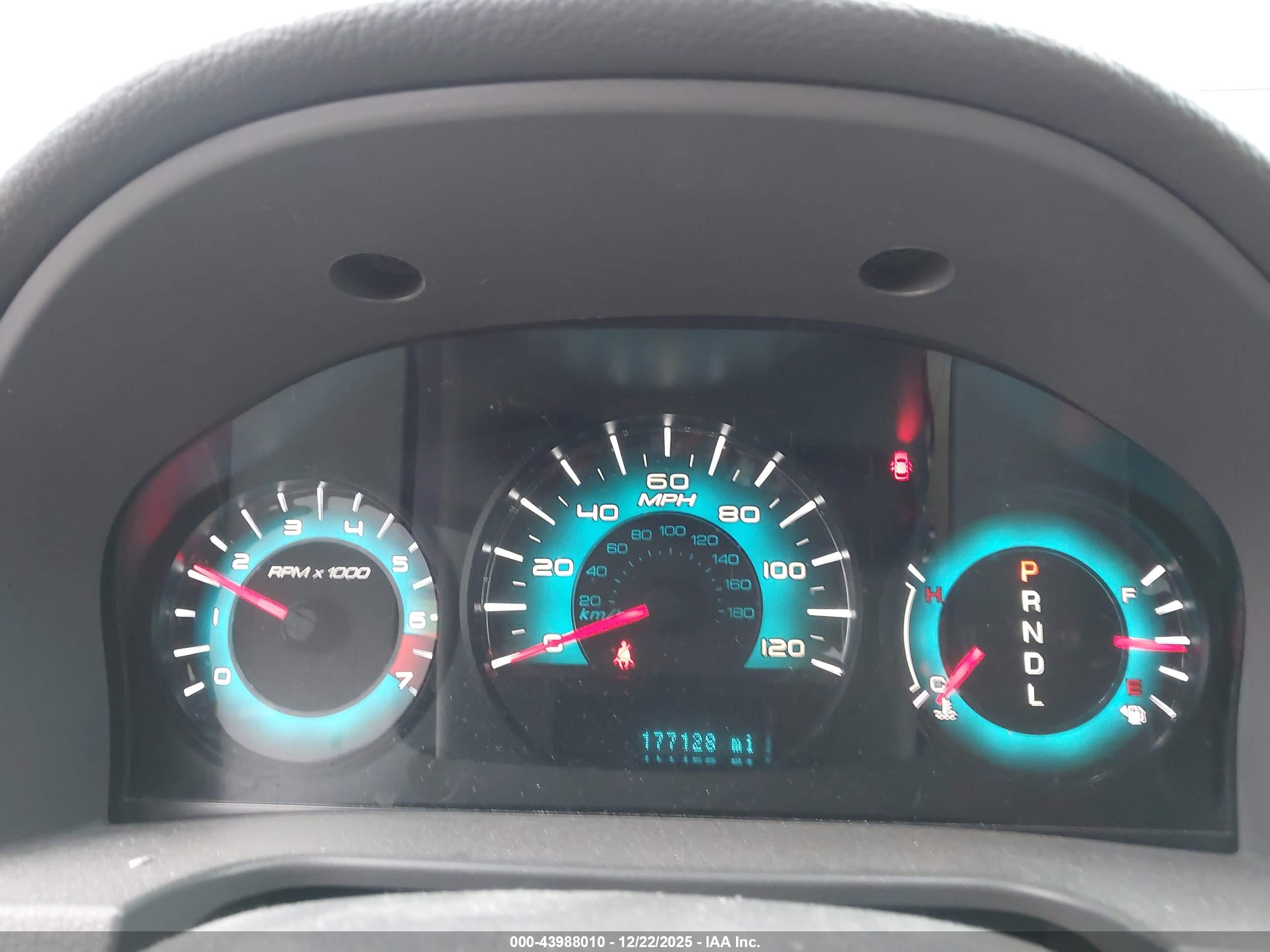 FORD FUSION image 7