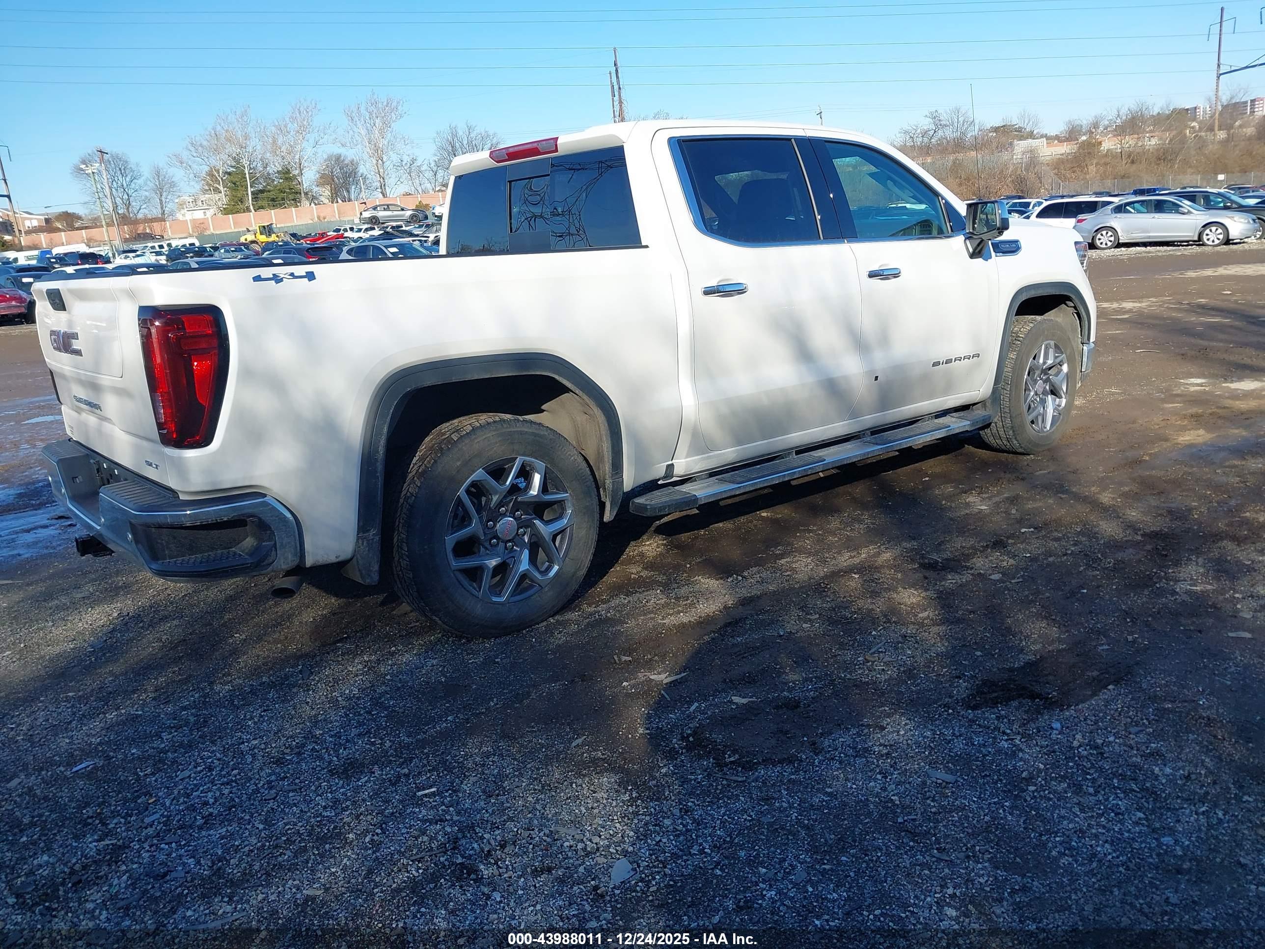 GMC SIERRA image 4