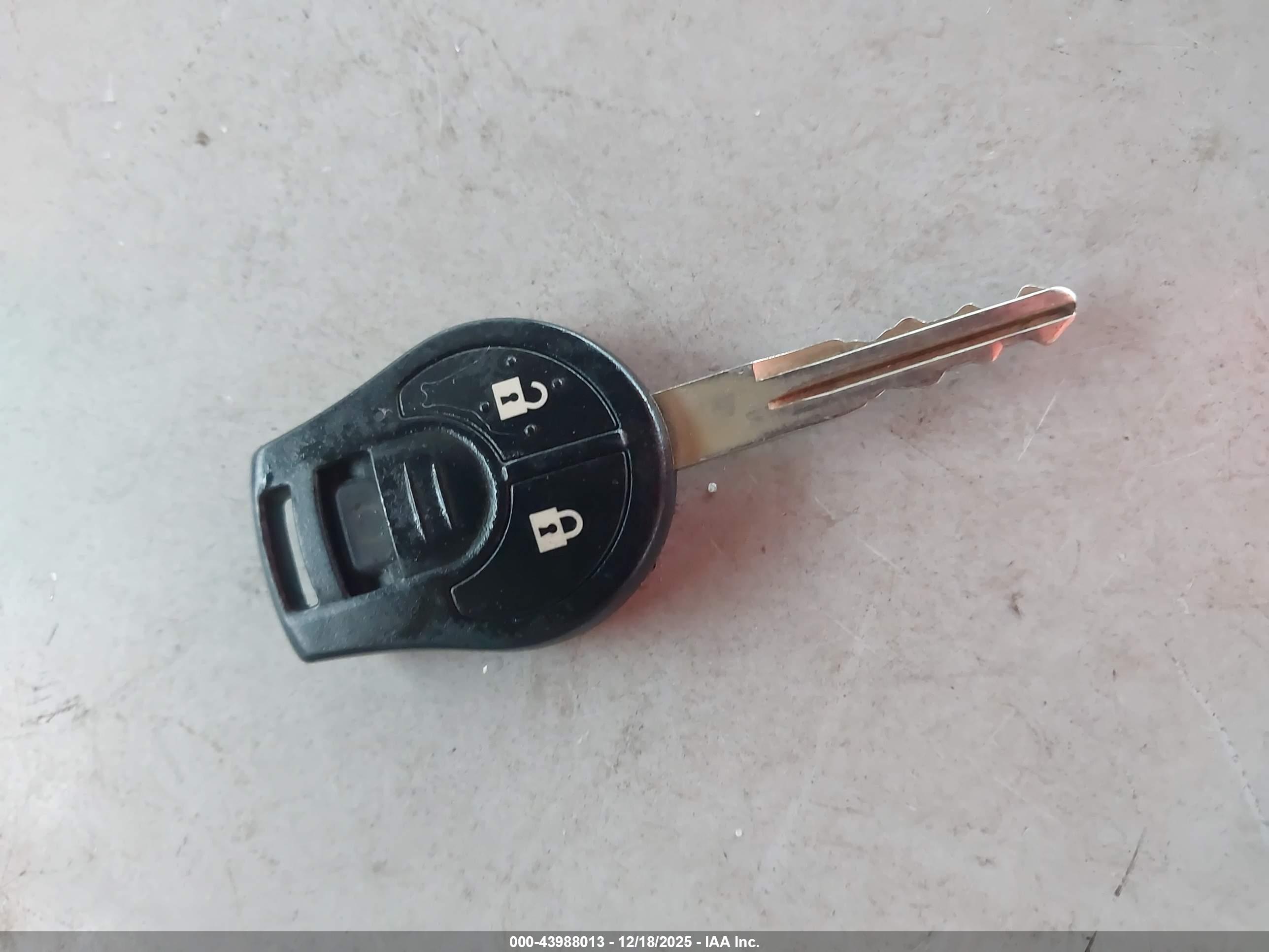 NISSAN VERSA image 11