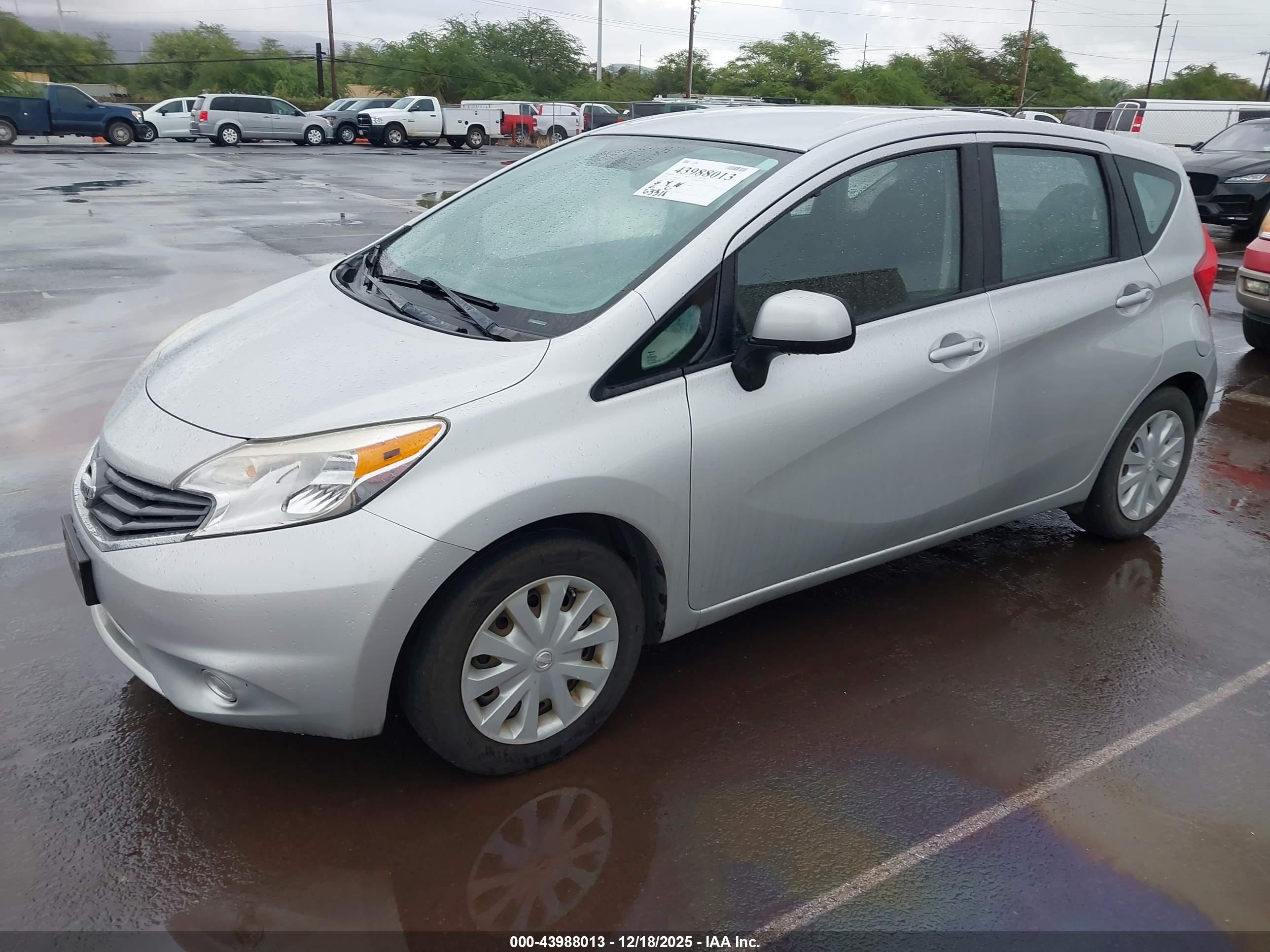 NISSAN VERSA image 2