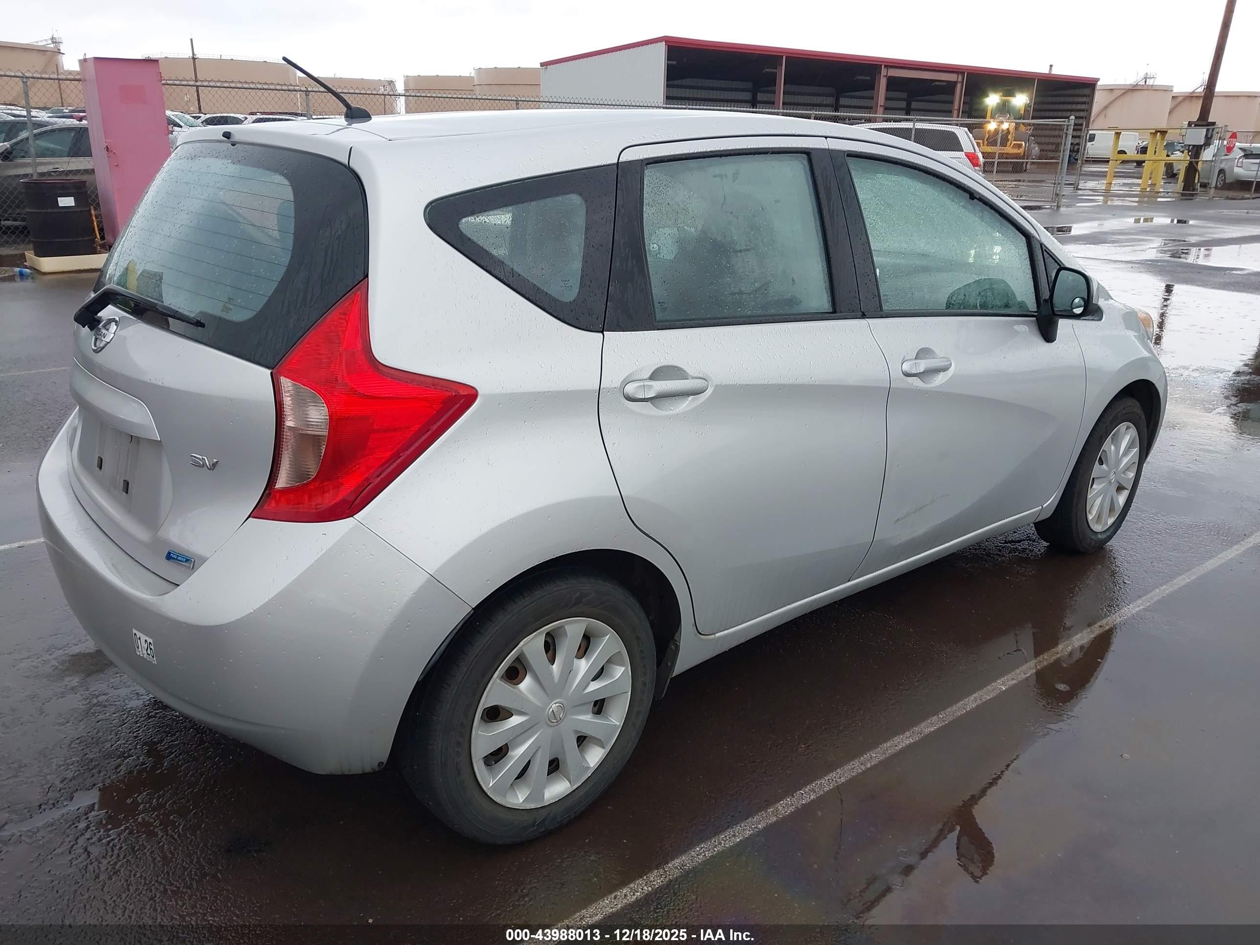 NISSAN VERSA image 4
