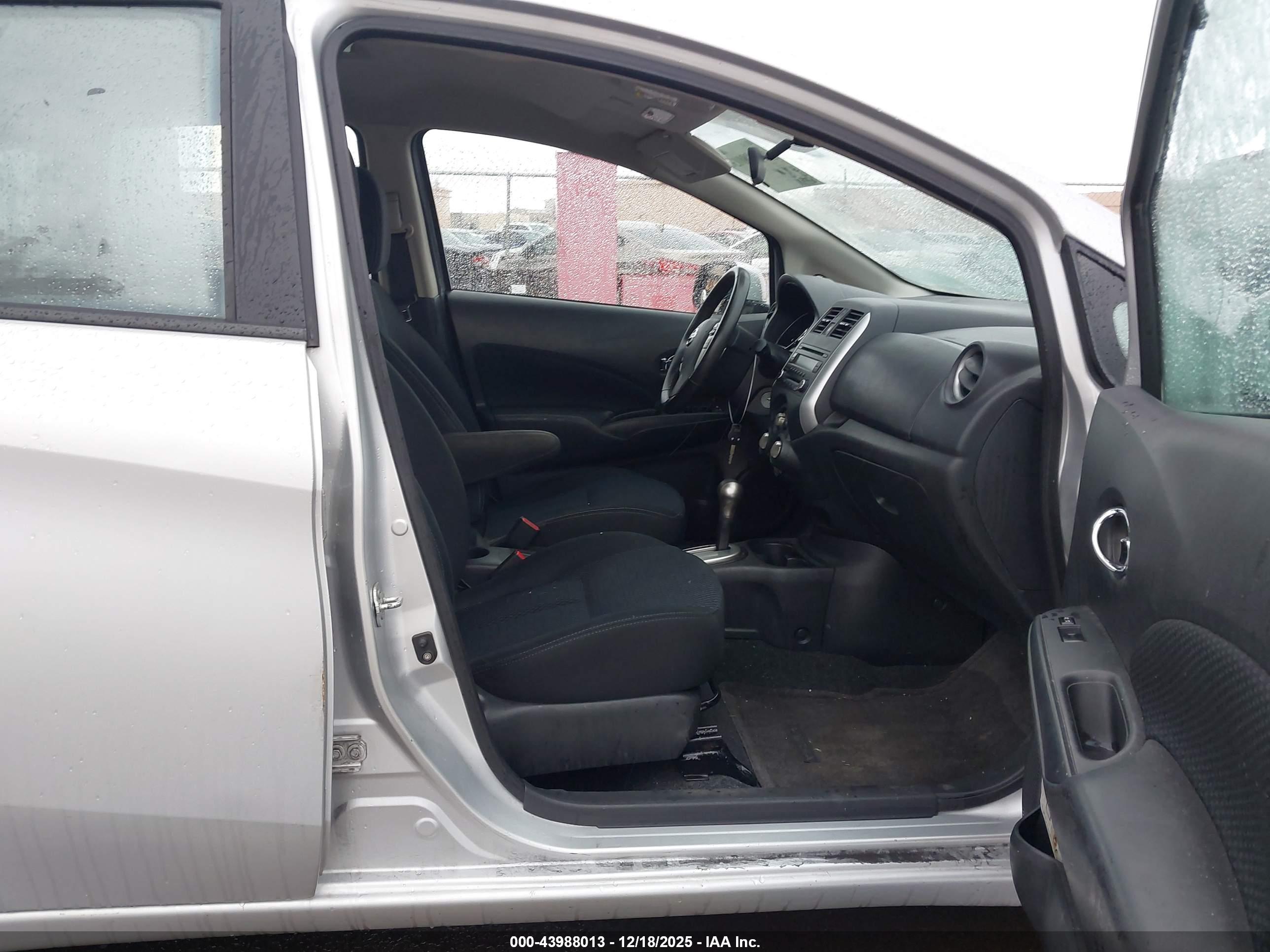 NISSAN VERSA image 5