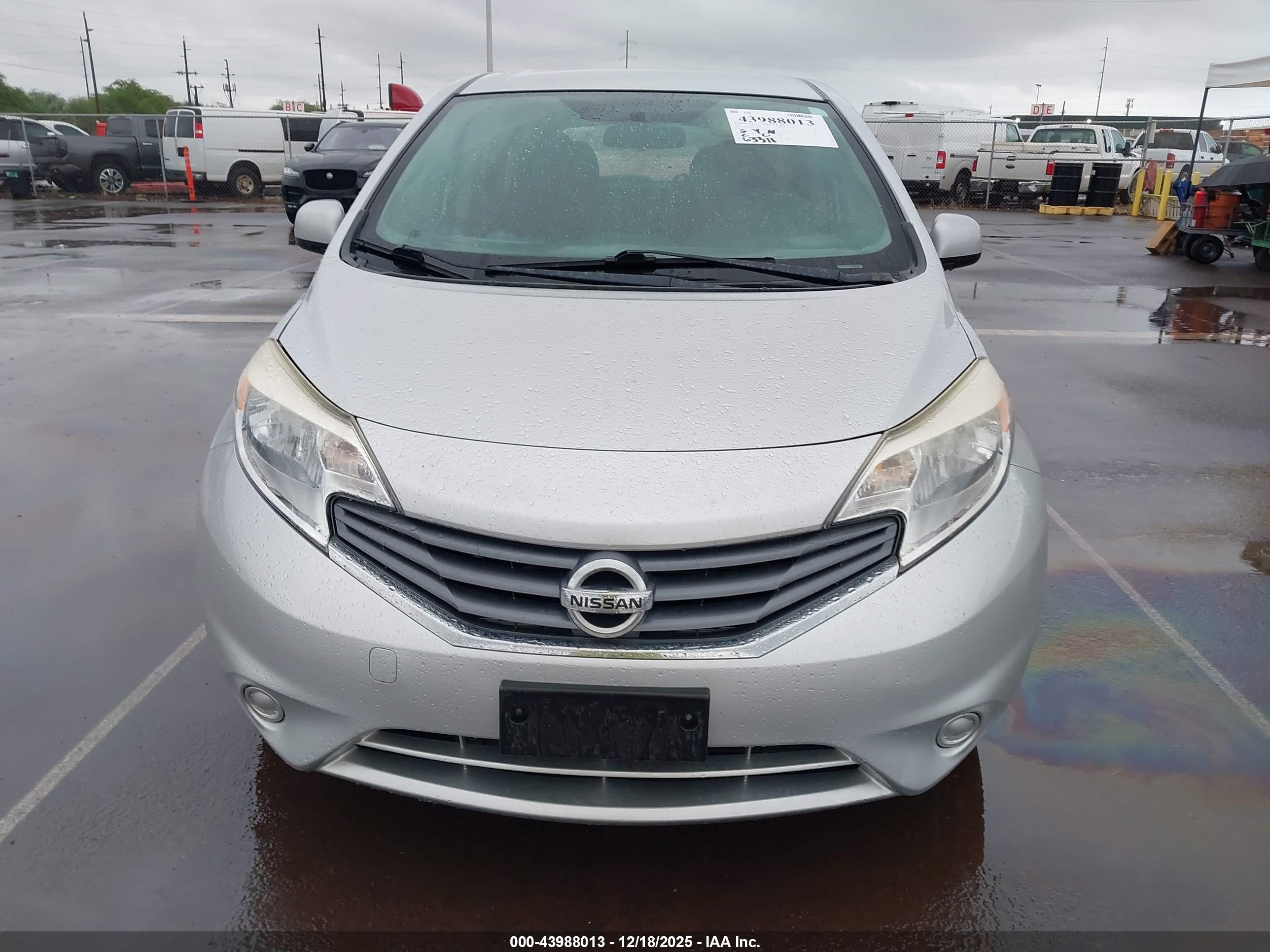 NISSAN VERSA image 6