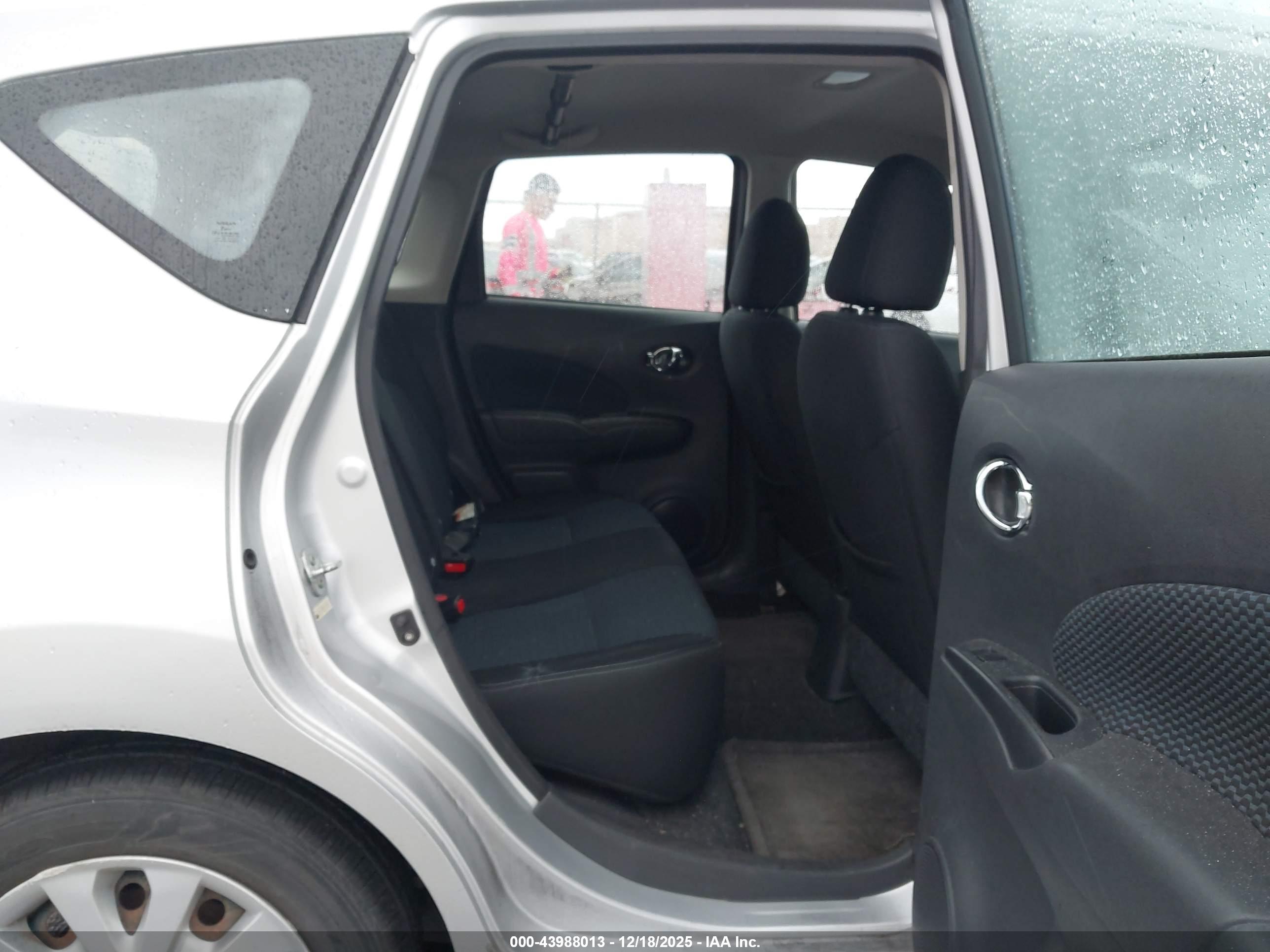 NISSAN VERSA image 8