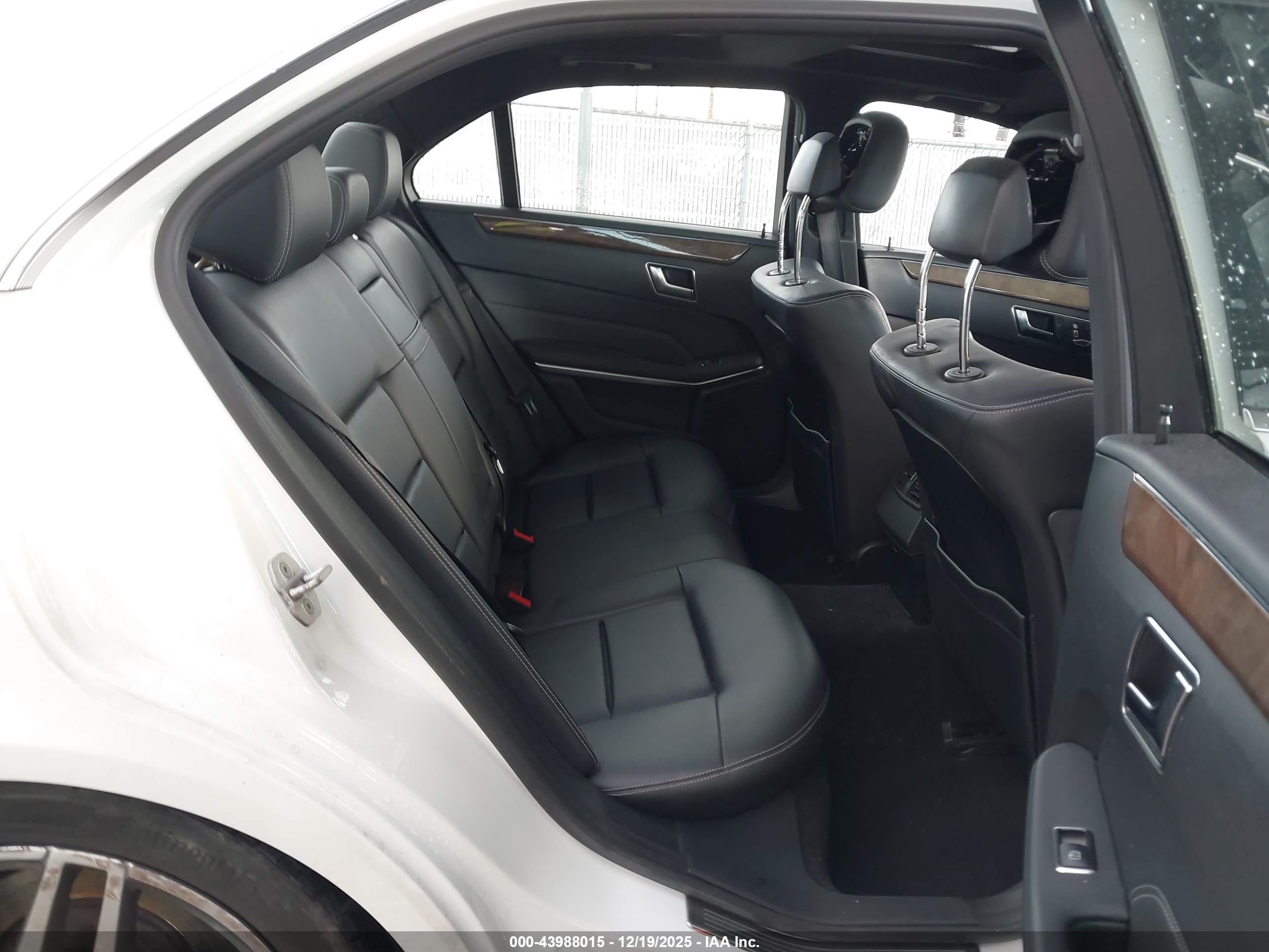 MERCEDES-BENZ E image 8