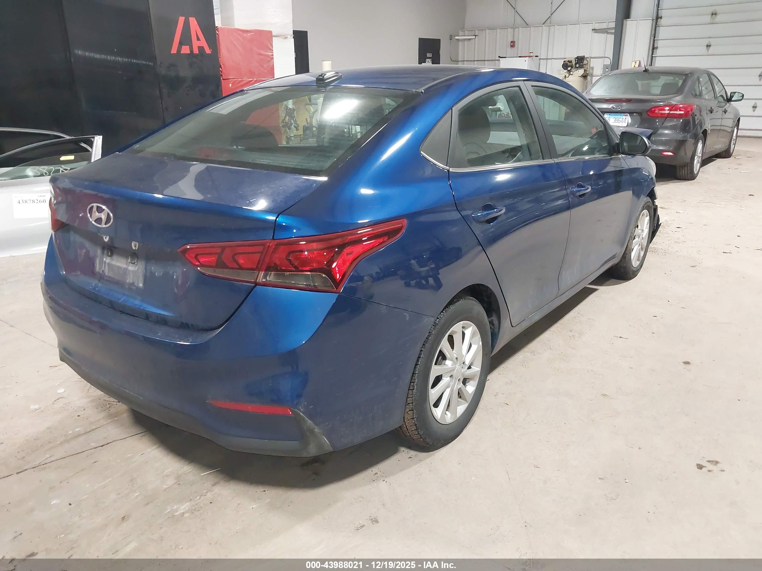 HYUNDAI ACCENT image 4