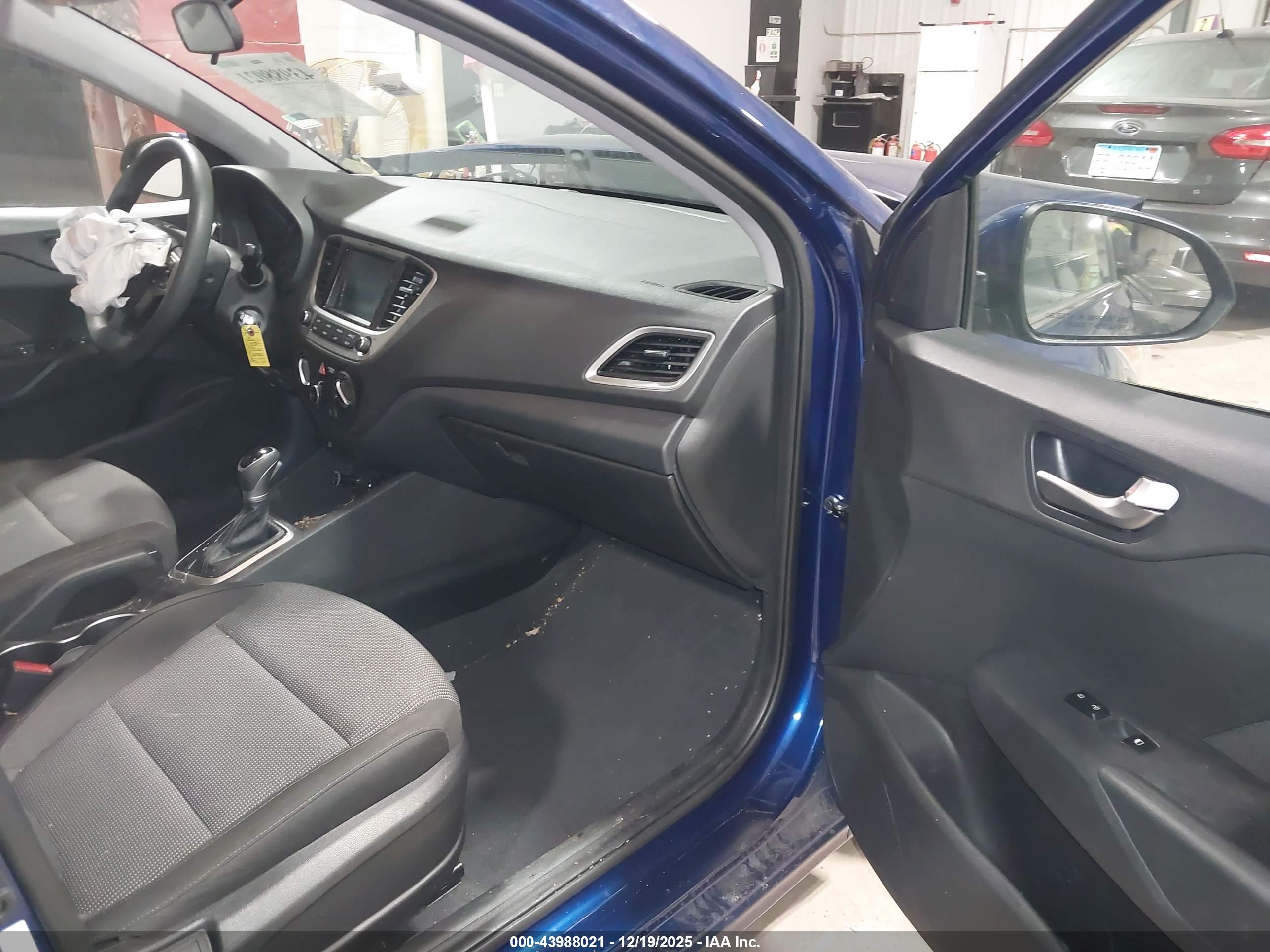 HYUNDAI ACCENT image 5