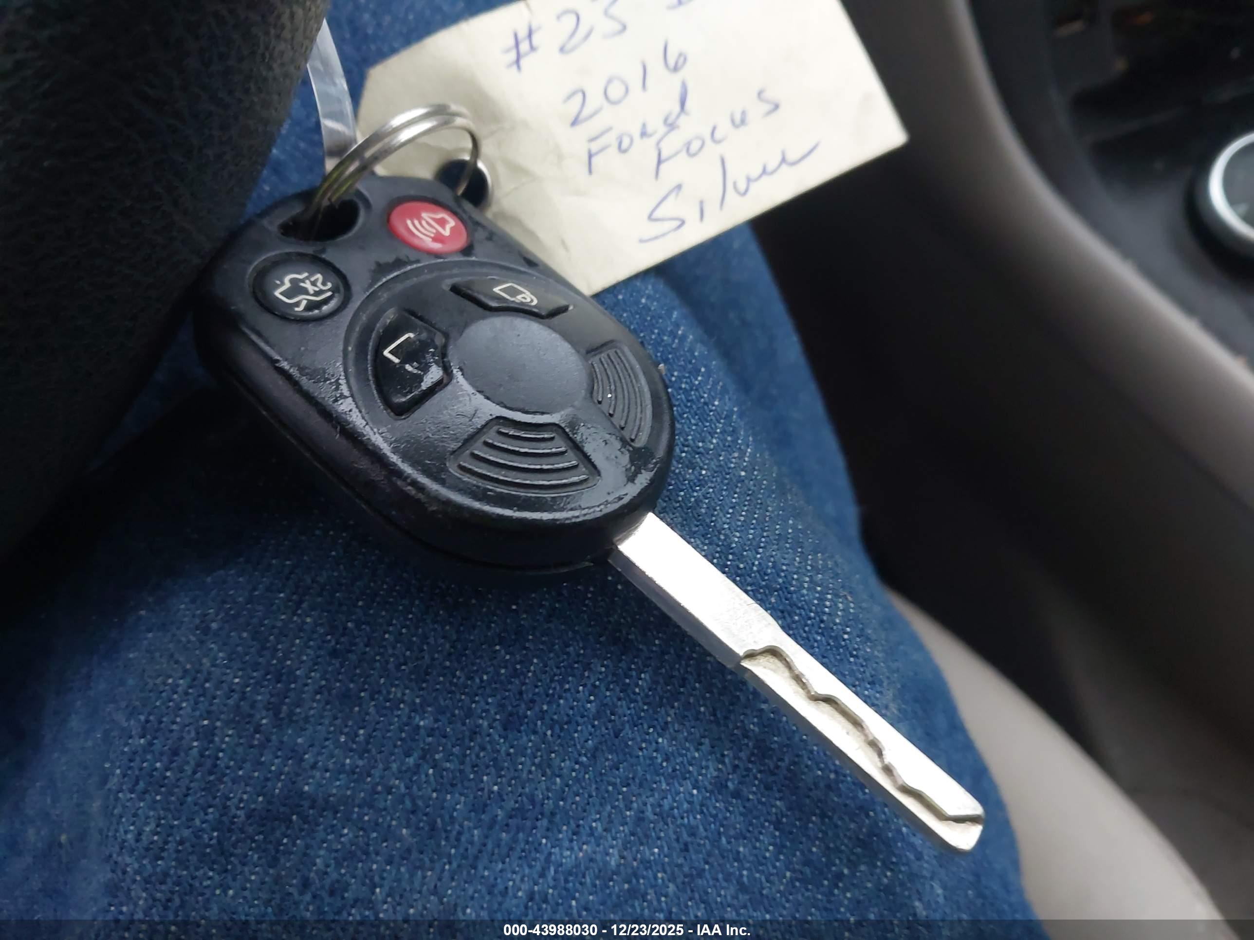 FORD FOCUS image 11