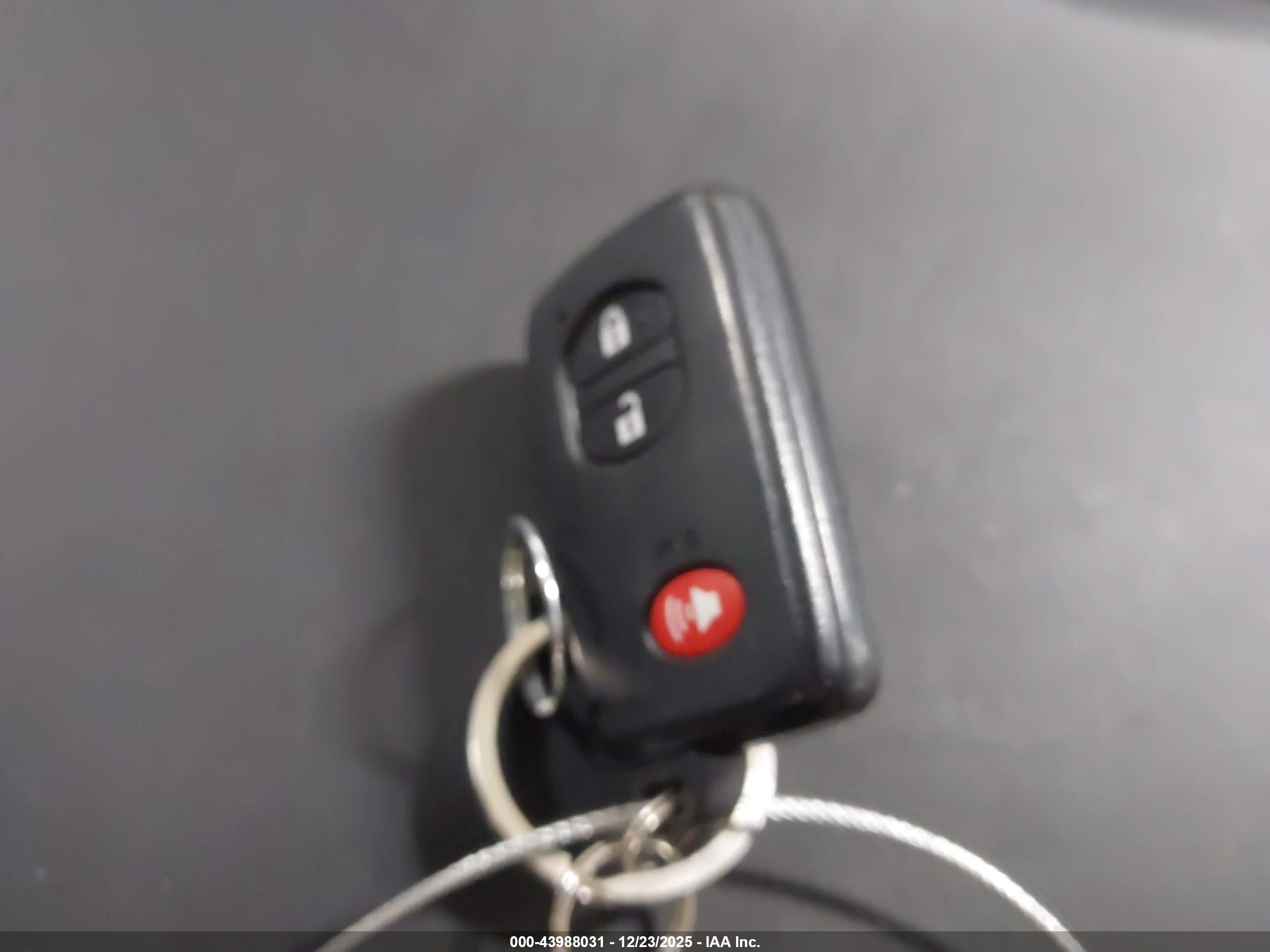 TOYOTA PRIUS image 11