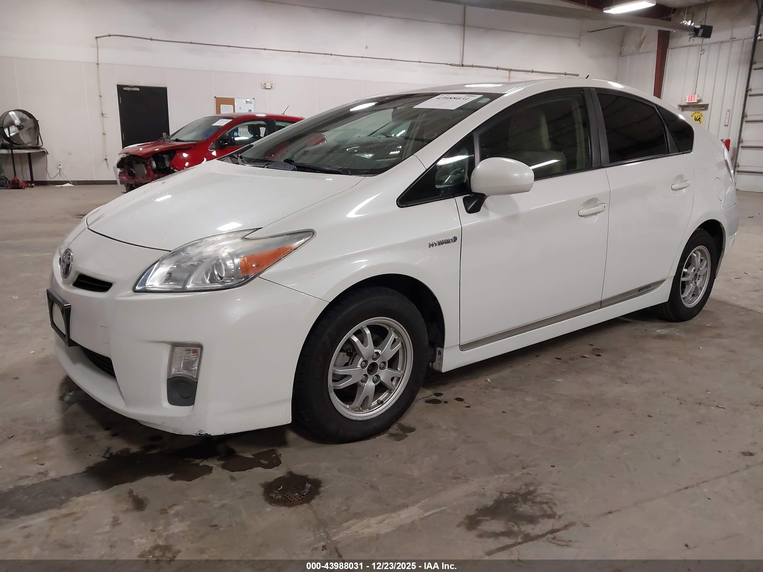 TOYOTA PRIUS image 2