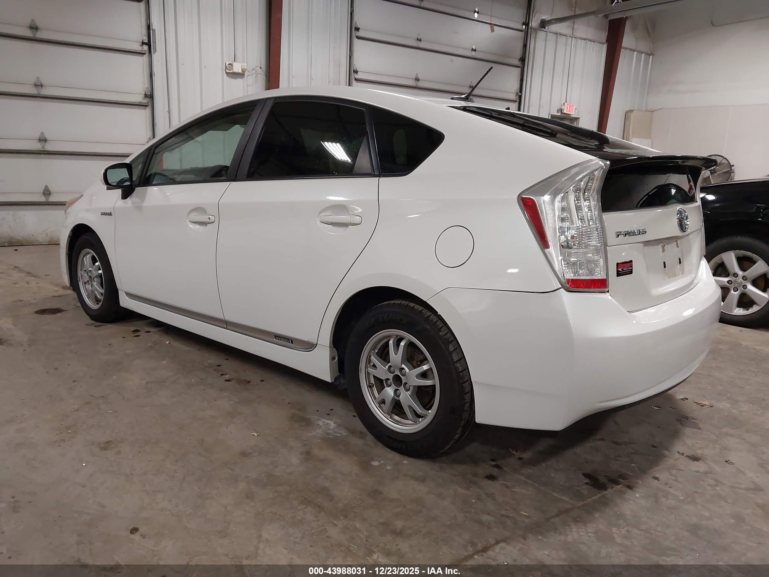 TOYOTA PRIUS image 3