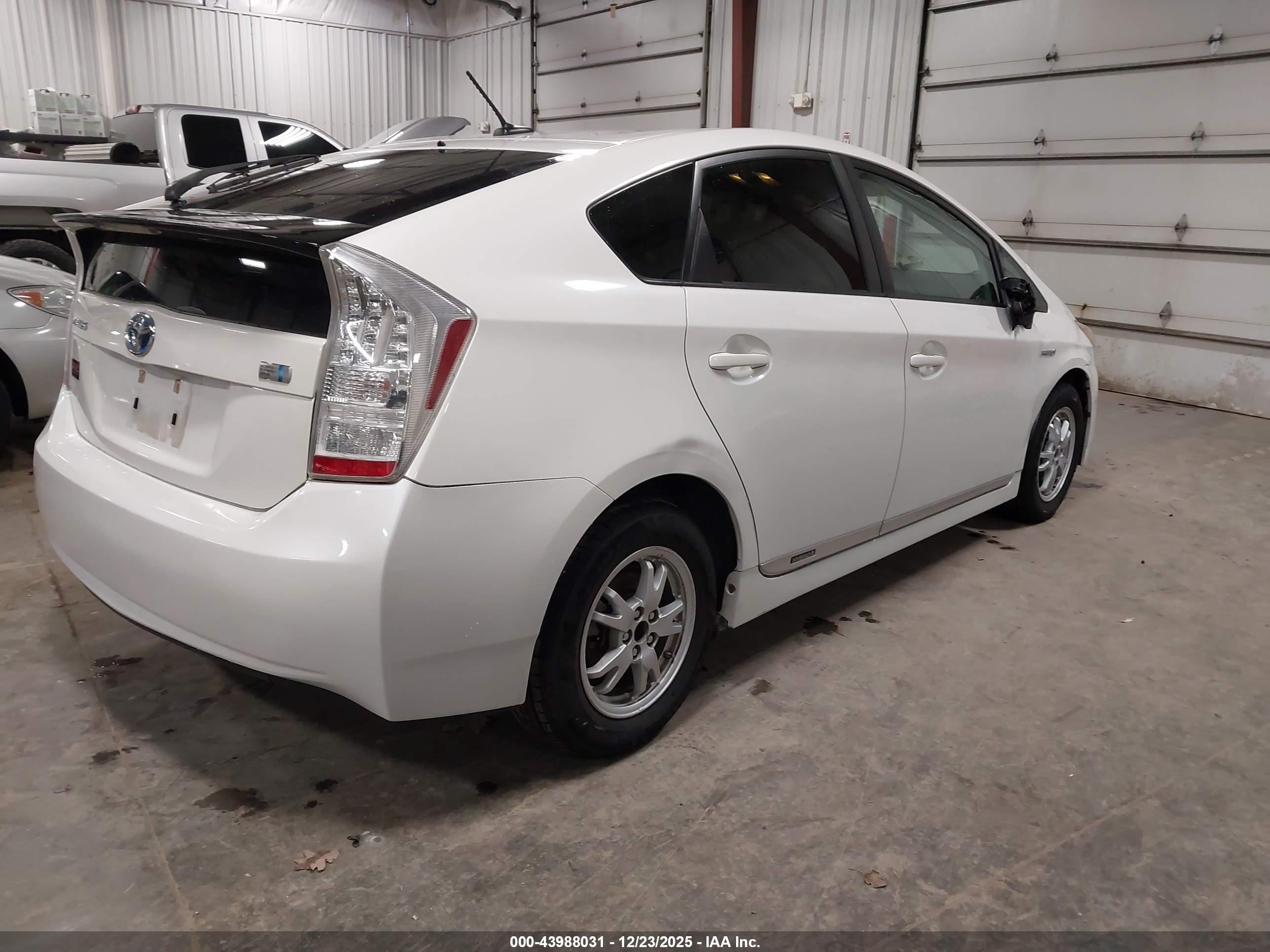 TOYOTA PRIUS image 4