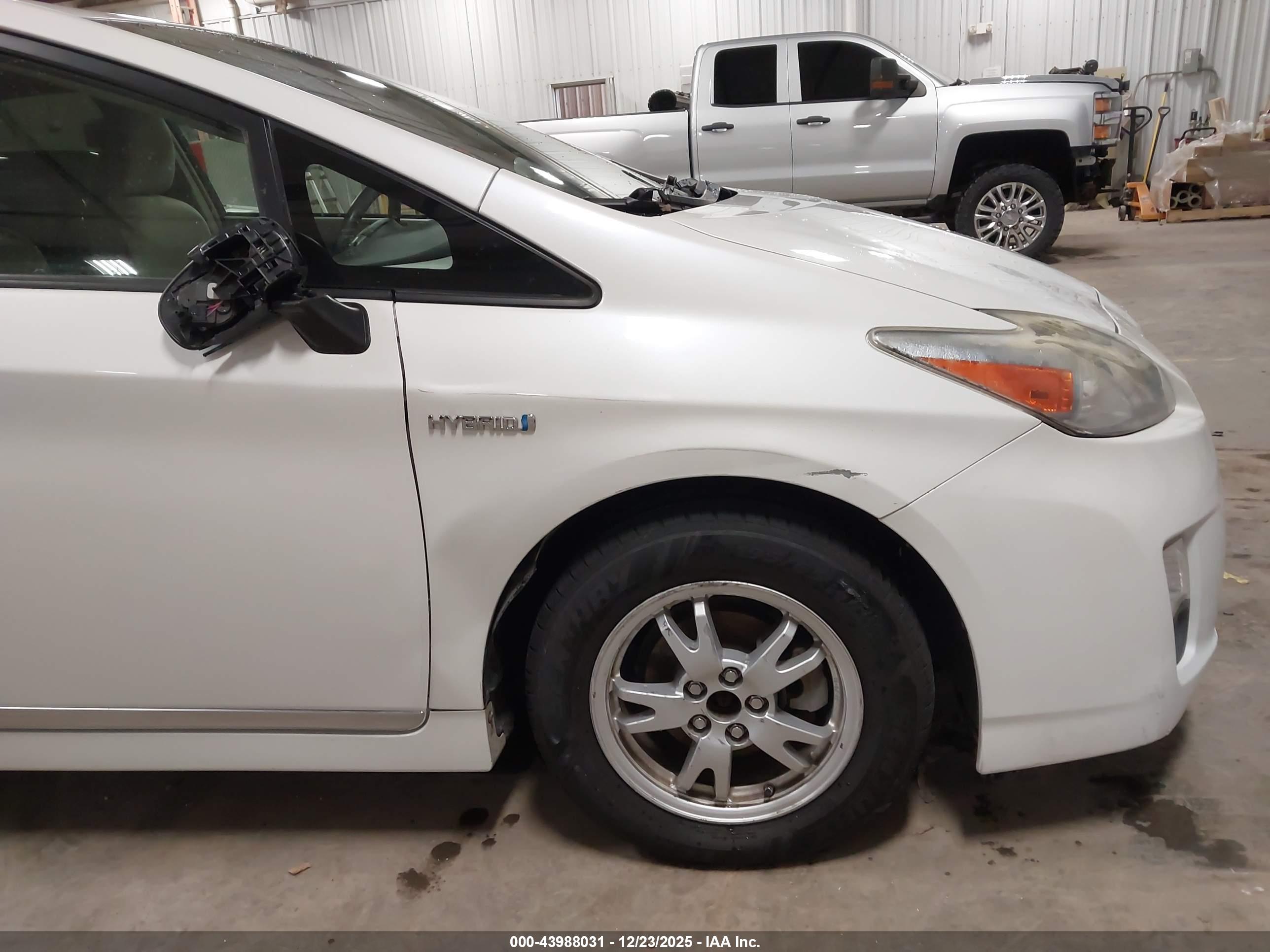 TOYOTA PRIUS image 6