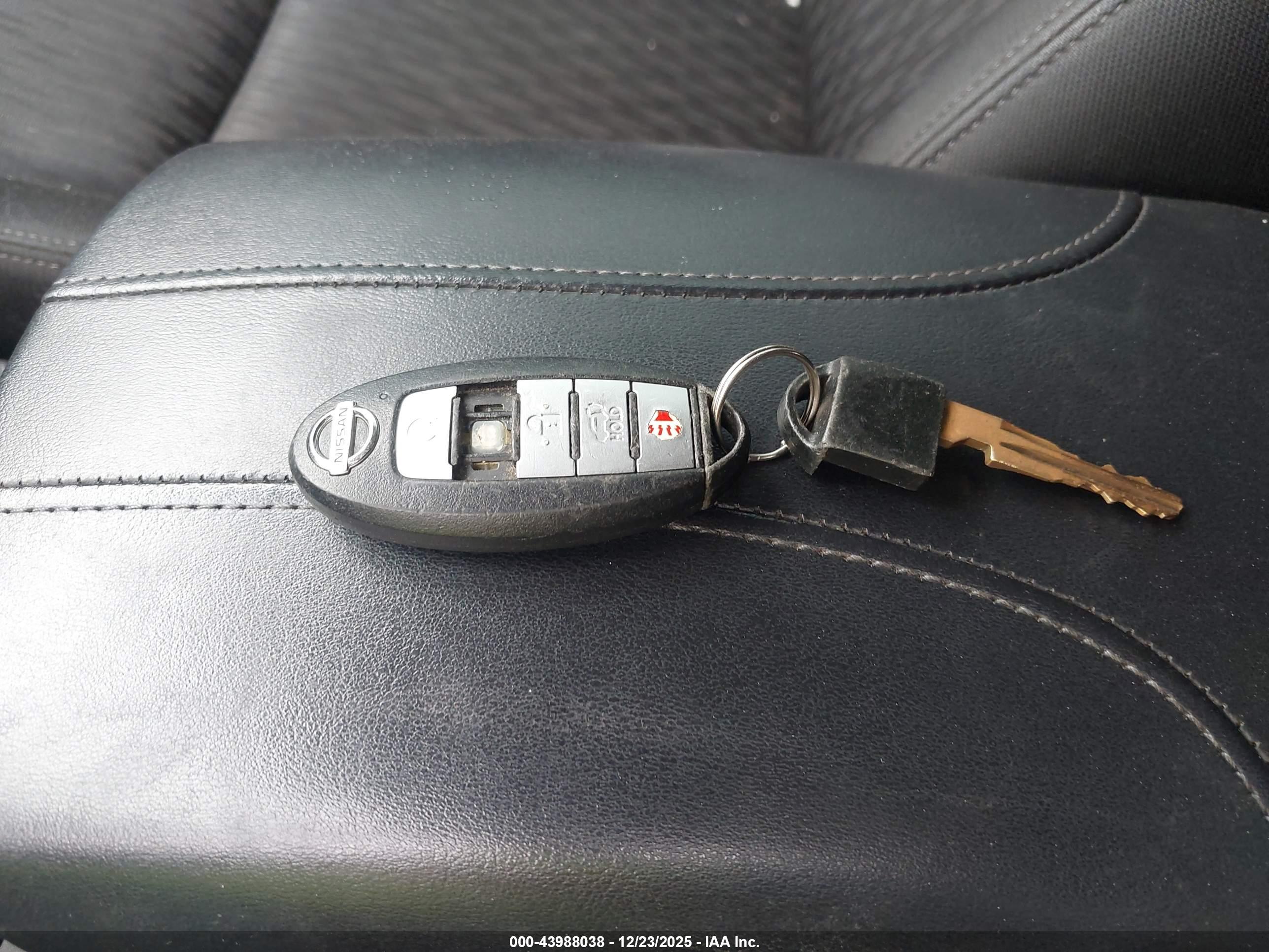 NISSAN ROGUE image 11