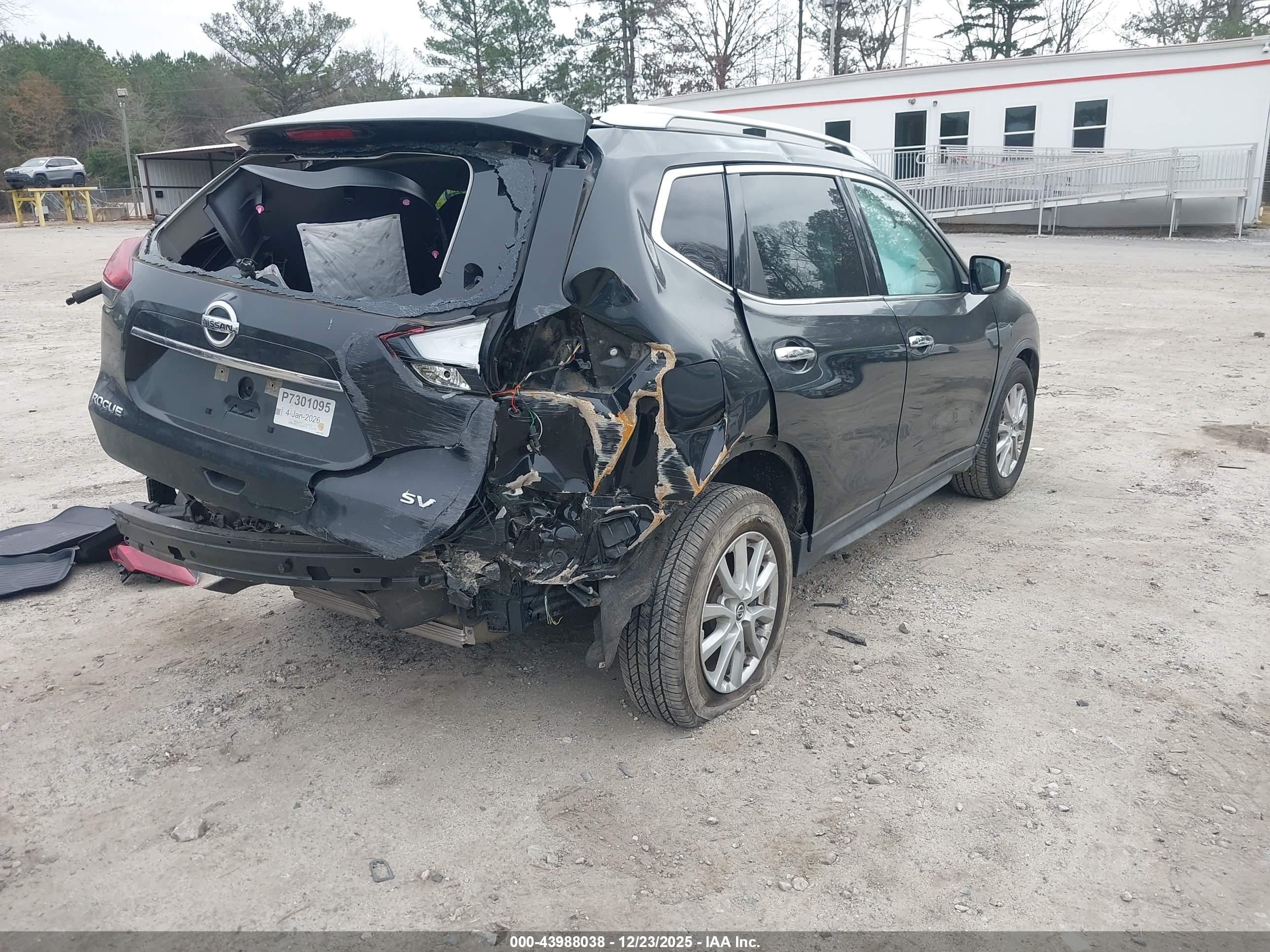 NISSAN ROGUE image 4