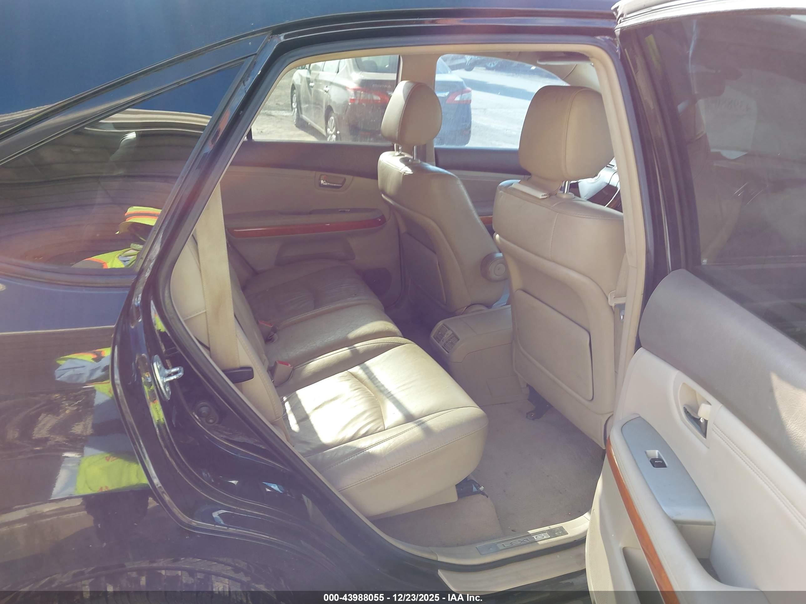 LEXUS RX image 8