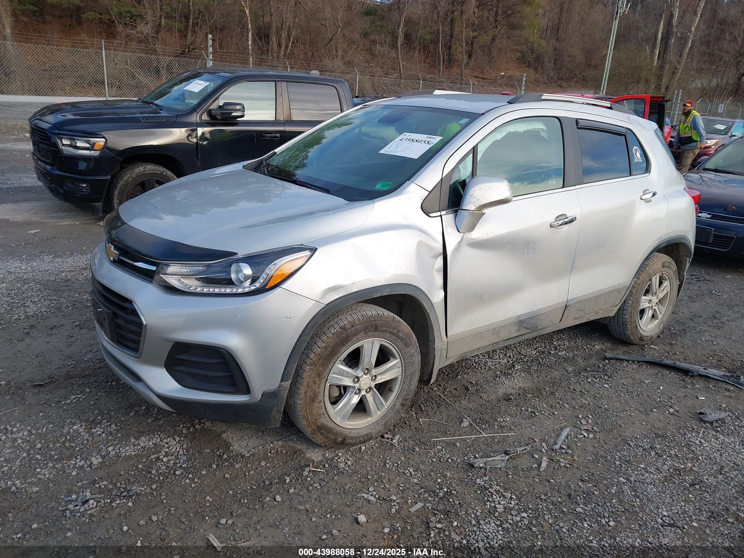 CHEVROLET TRAX image 2