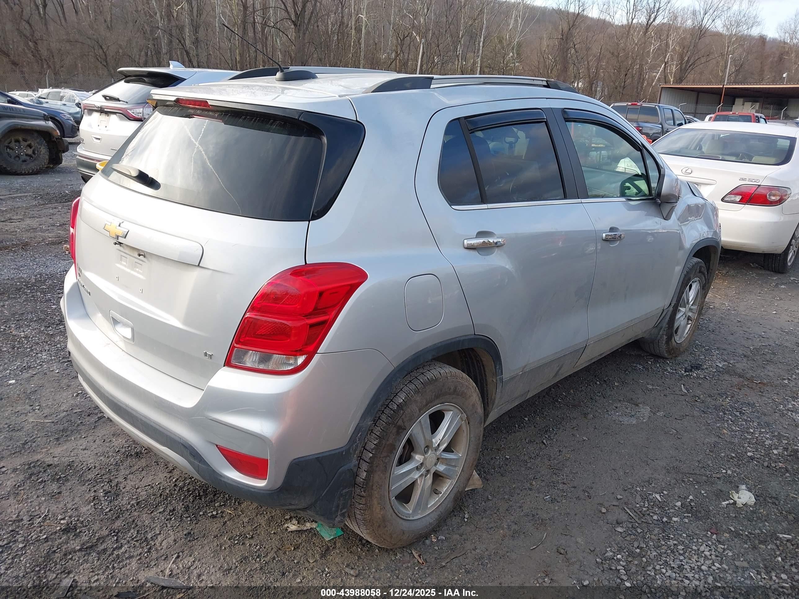 CHEVROLET TRAX image 4