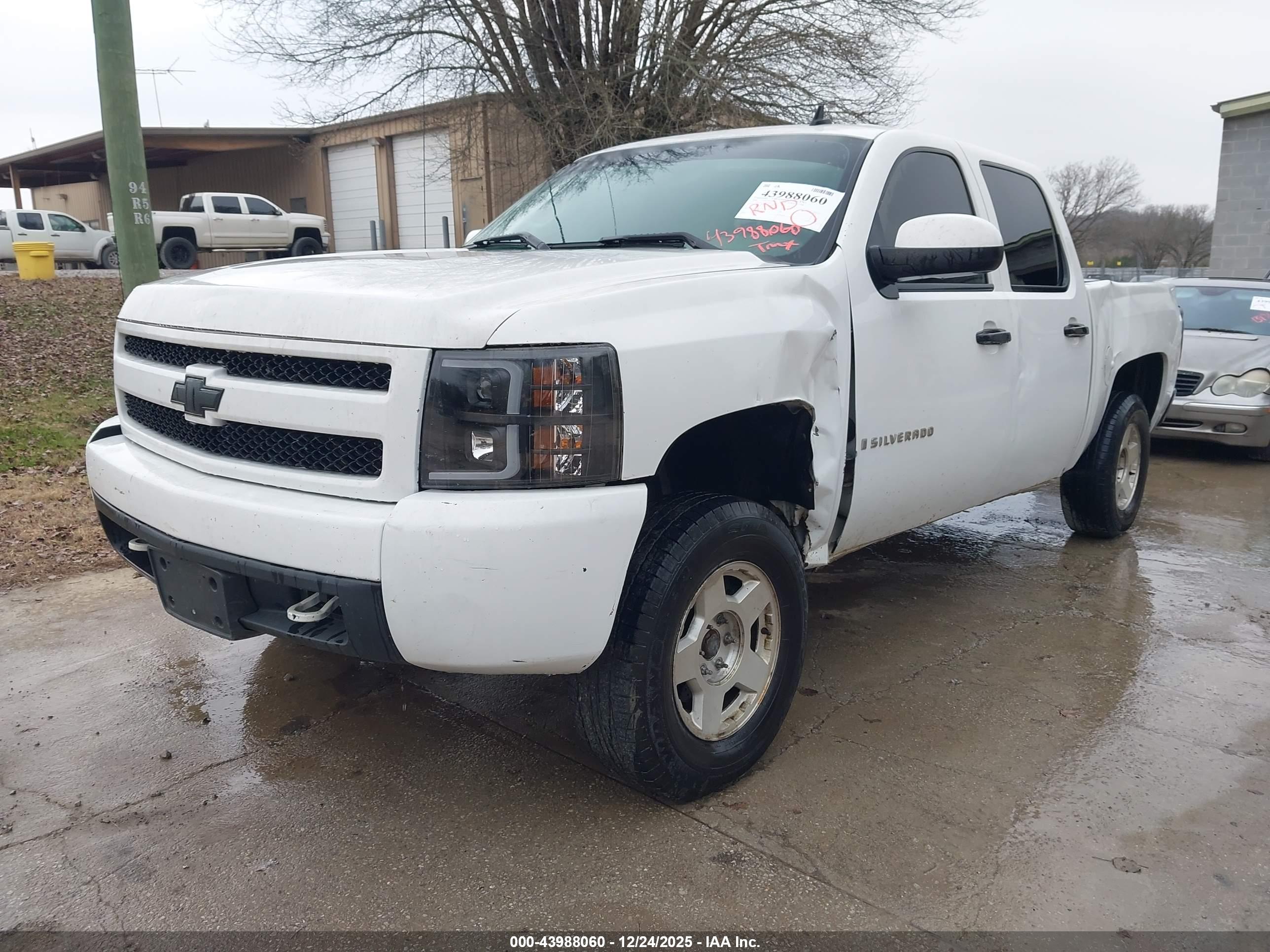 CHEVROLET SILVERADO image 2