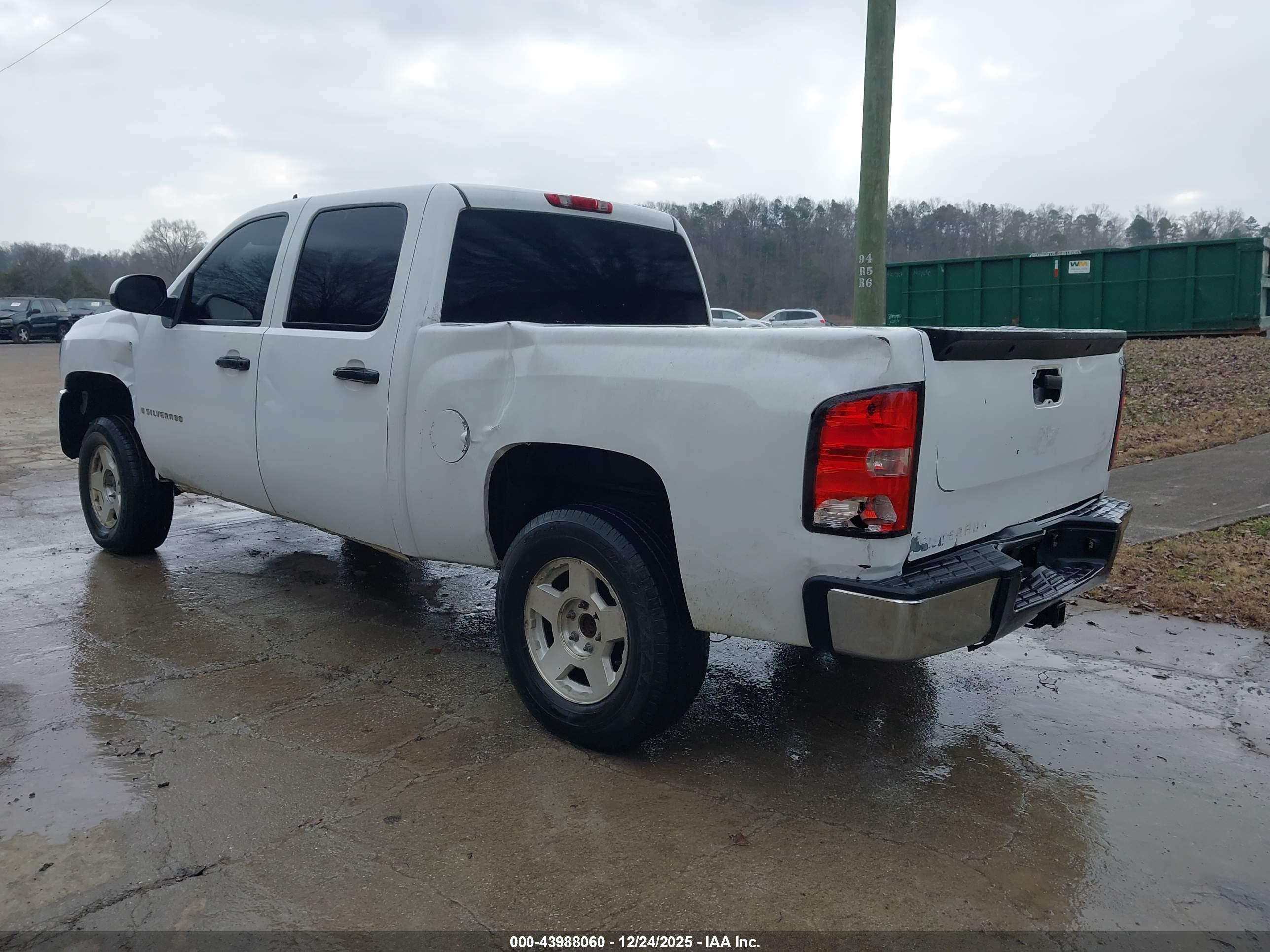 CHEVROLET SILVERADO image 3