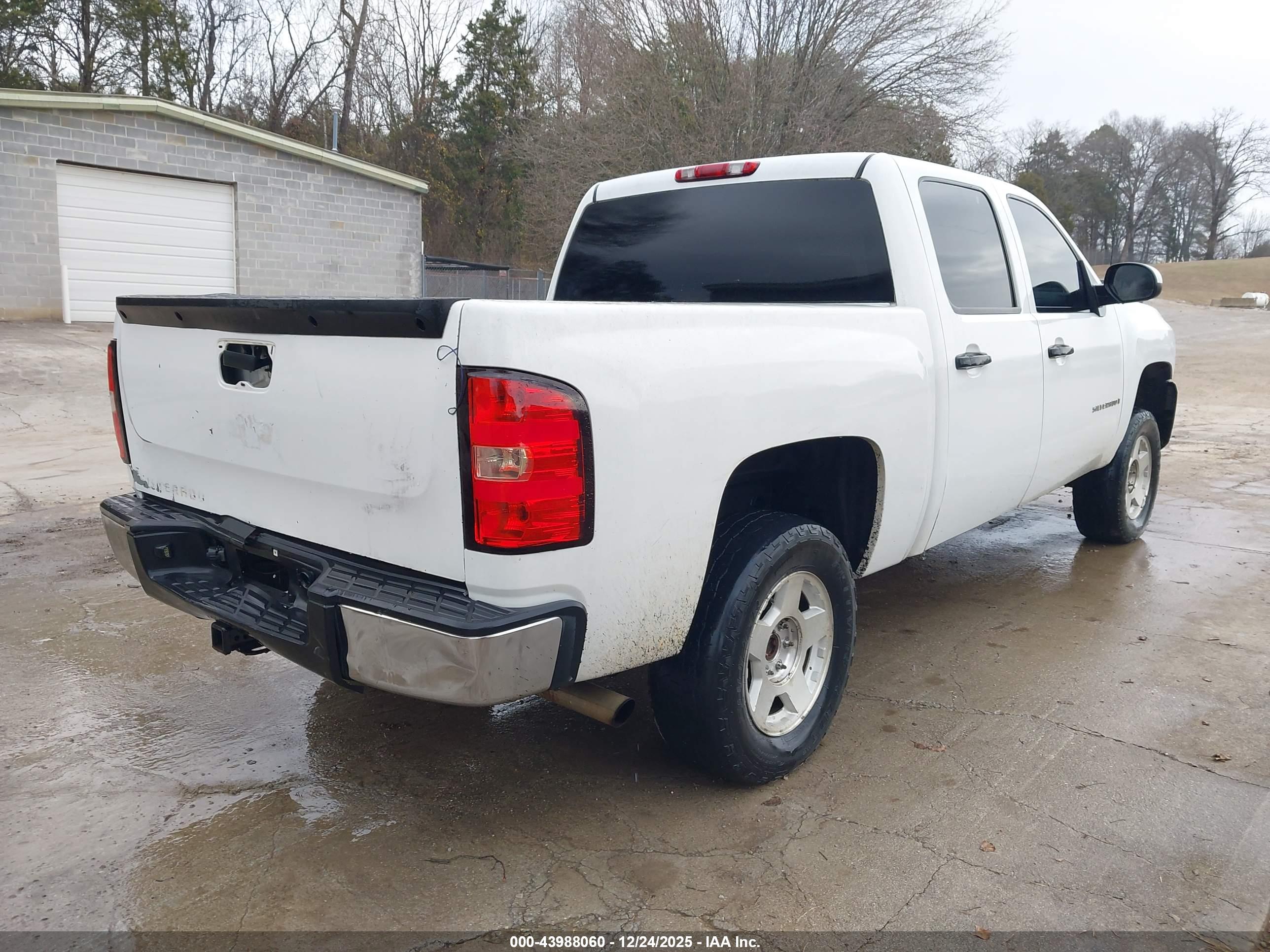 CHEVROLET SILVERADO image 4