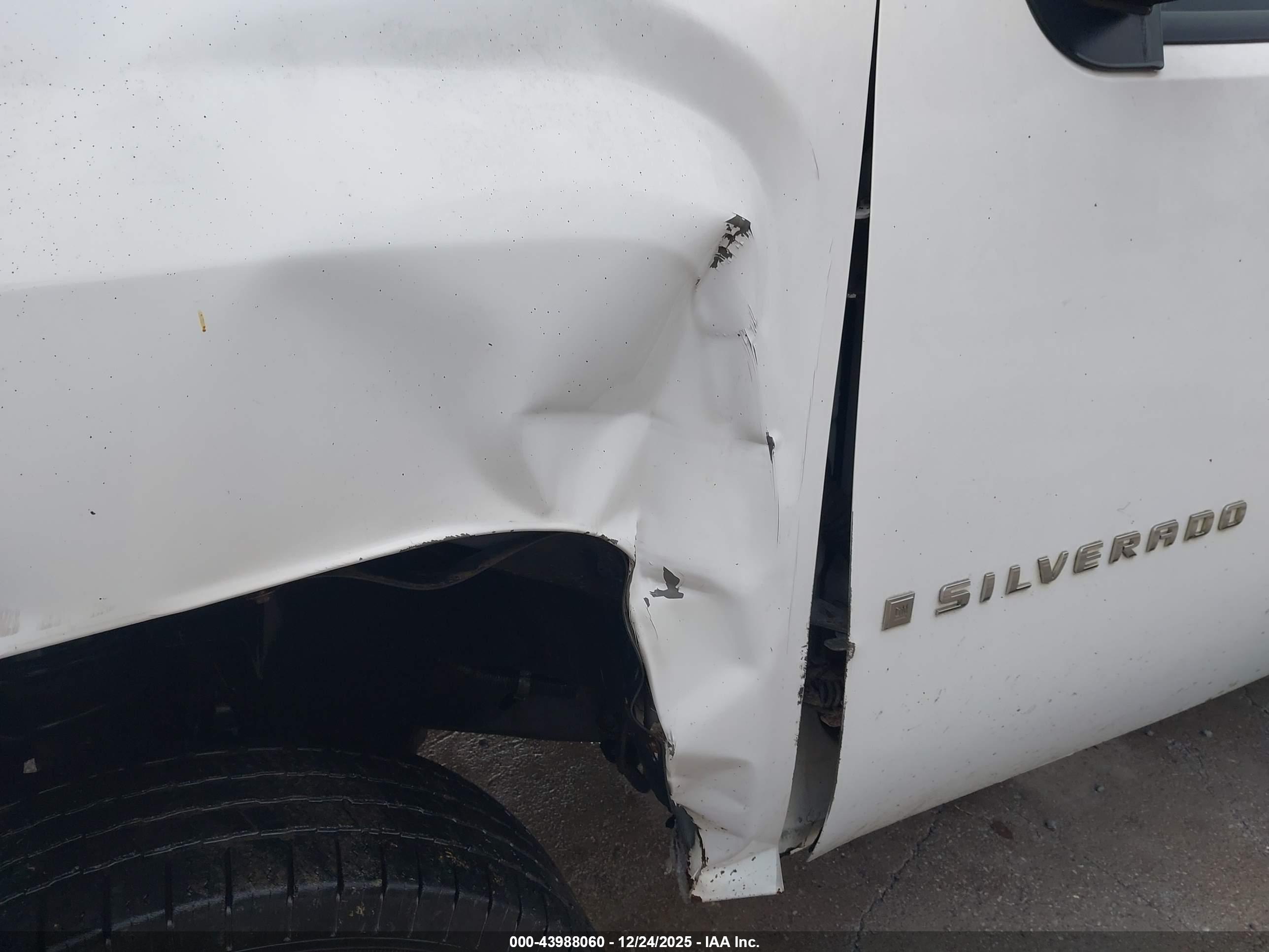 CHEVROLET SILVERADO image 6