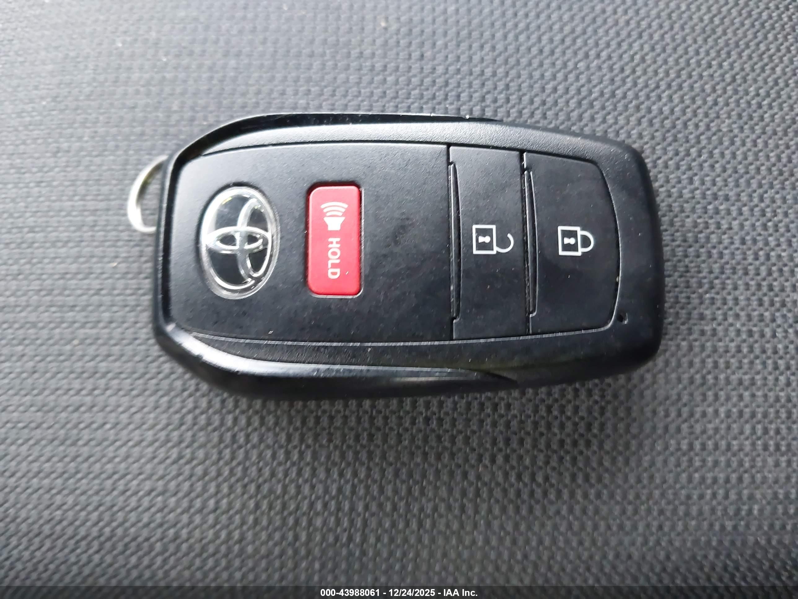 TOYOTA COROLLA image 11