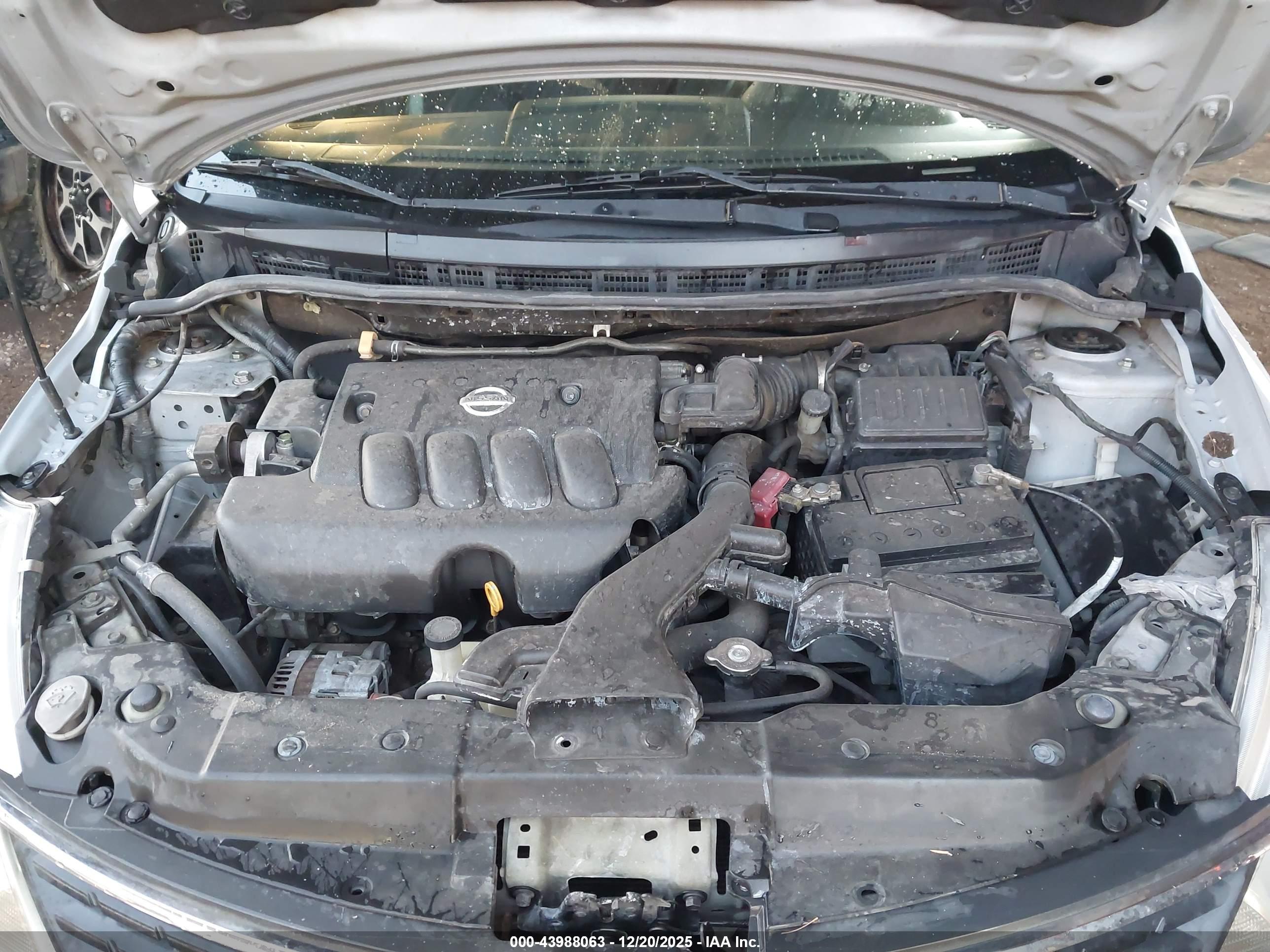 NISSAN VERSA image 10