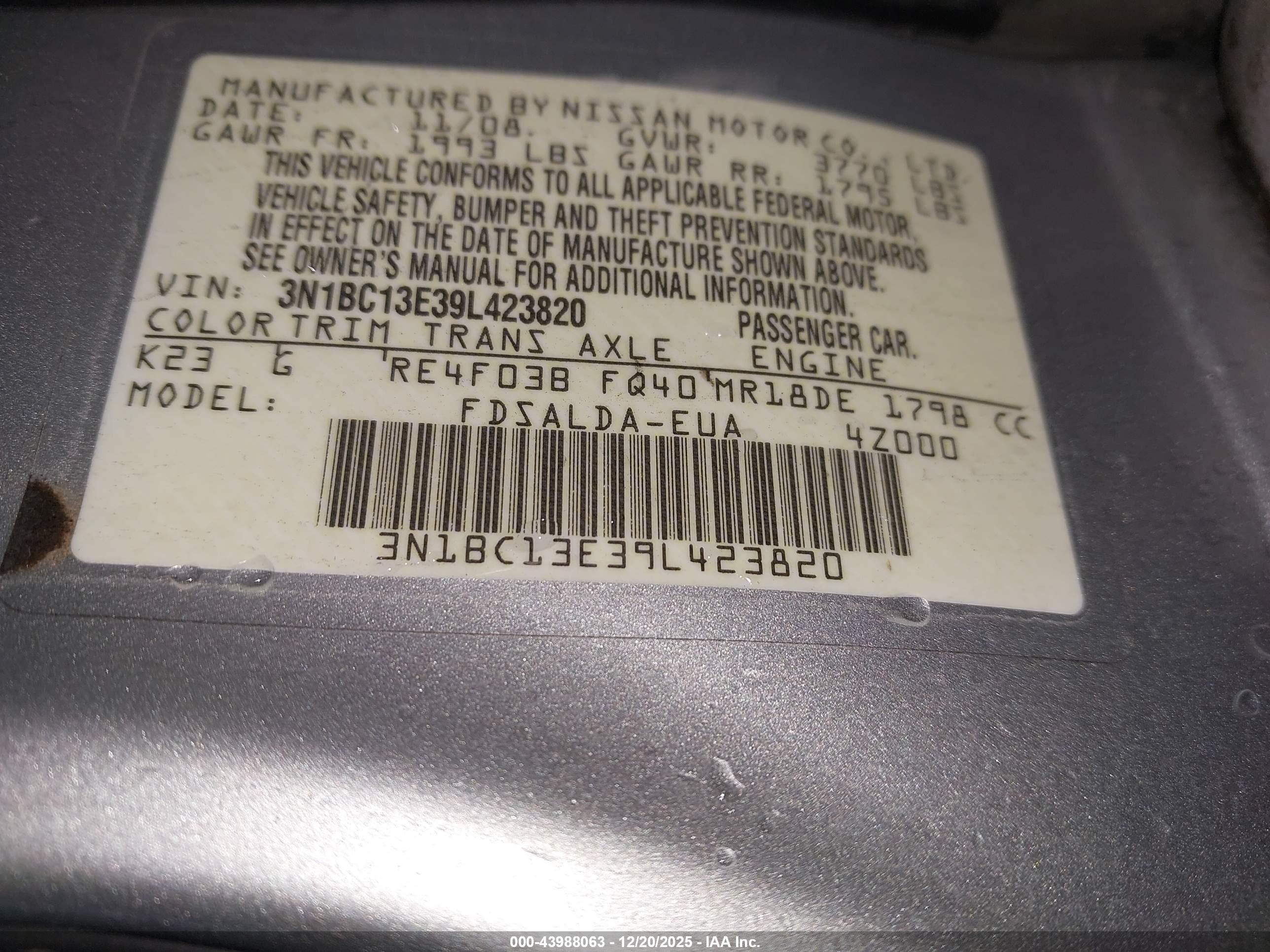 NISSAN VERSA image 9