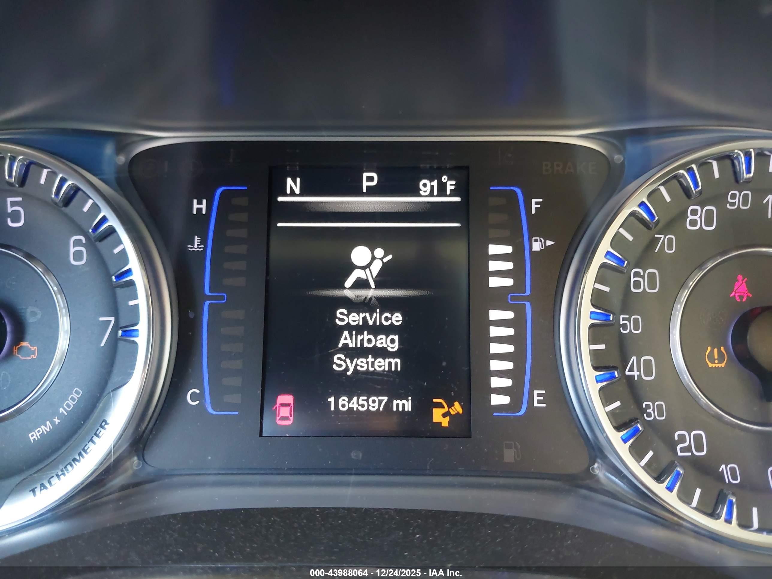 CHRYSLER 200 image 7