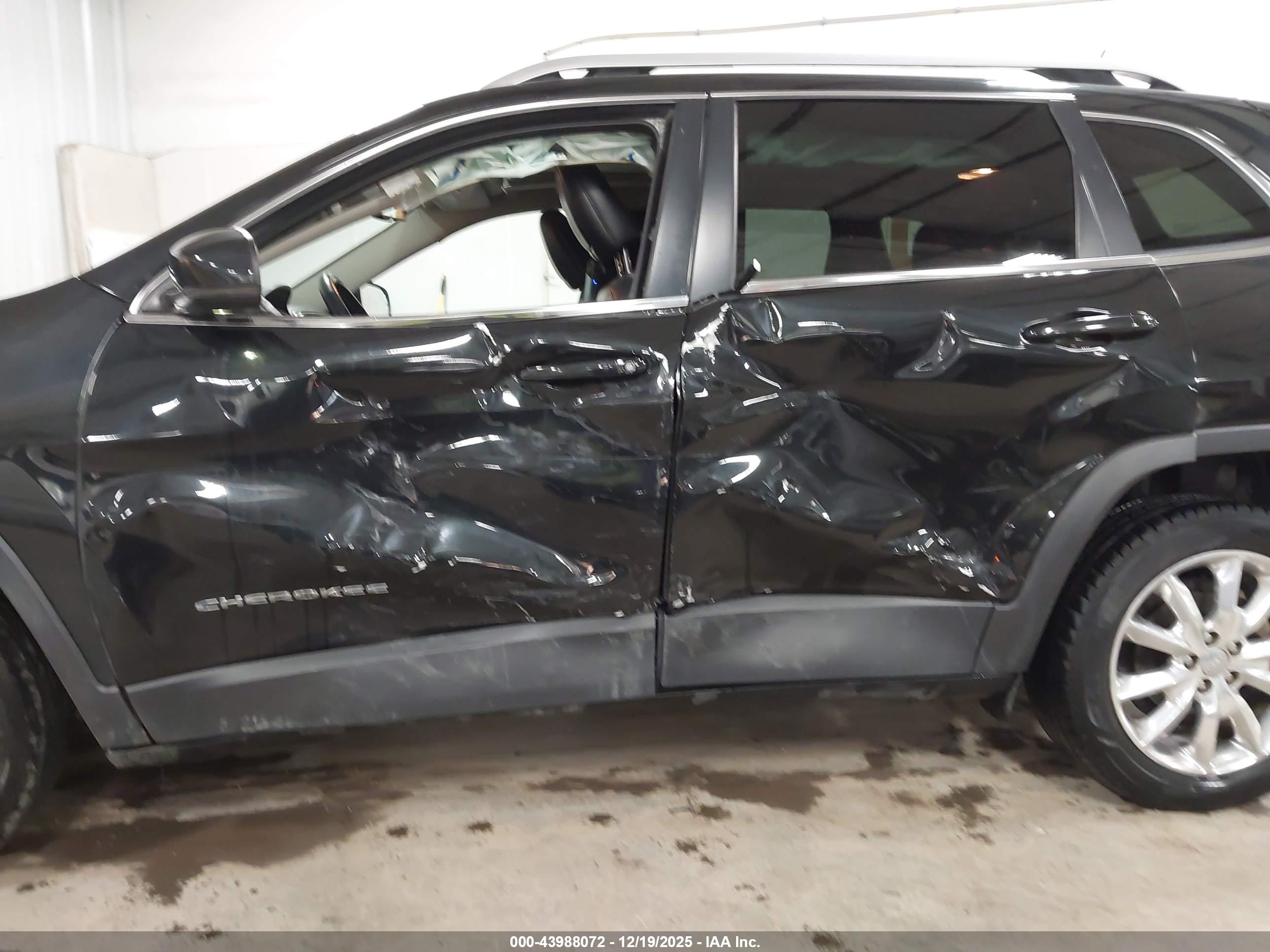 JEEP CHEROKEE image 6