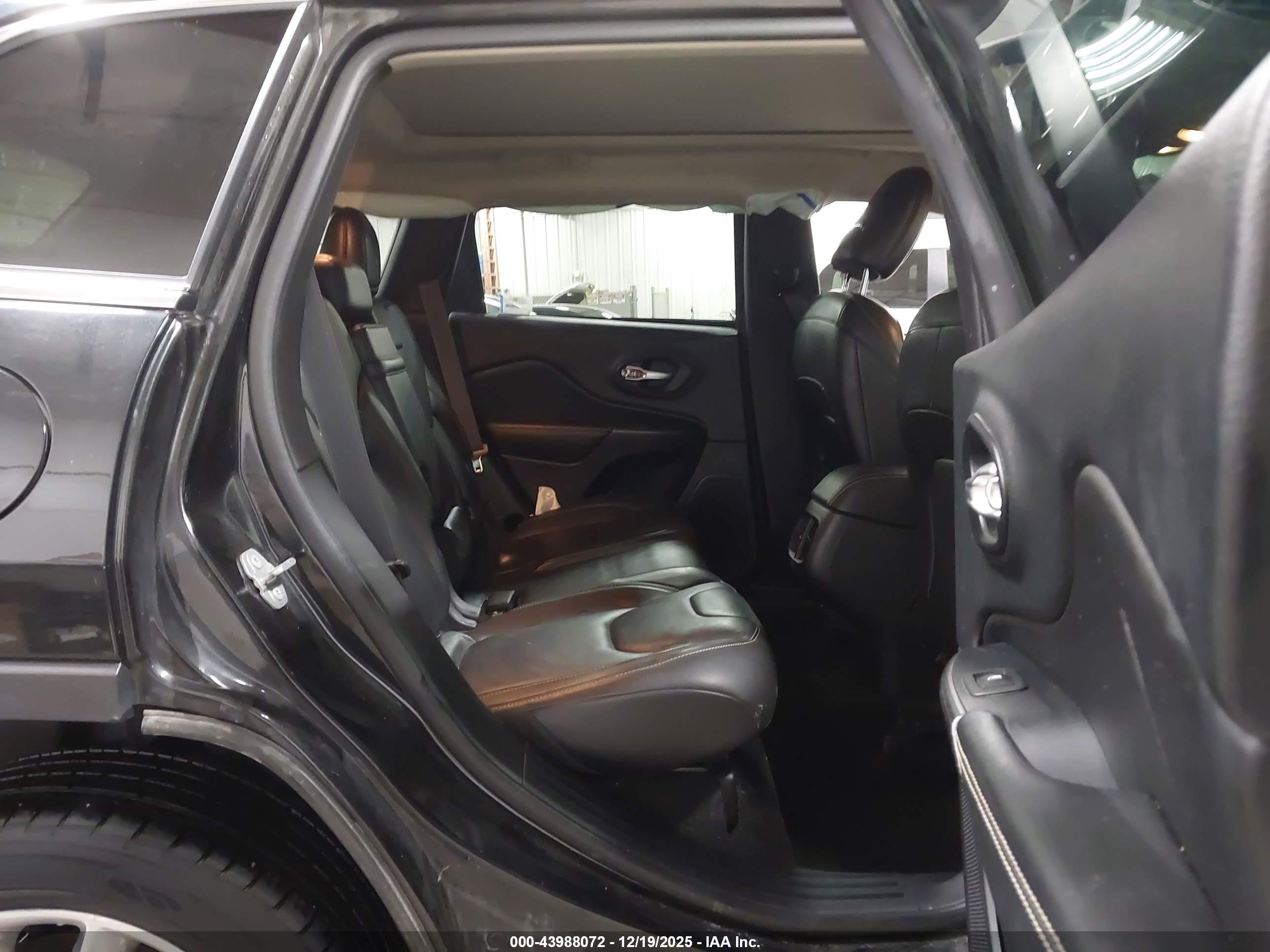 JEEP CHEROKEE image 8