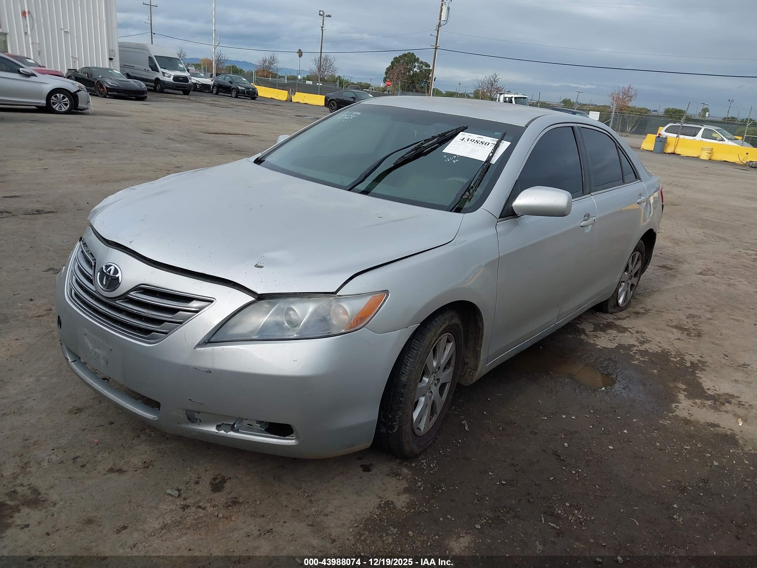 TOYOTA CAMRY image 2