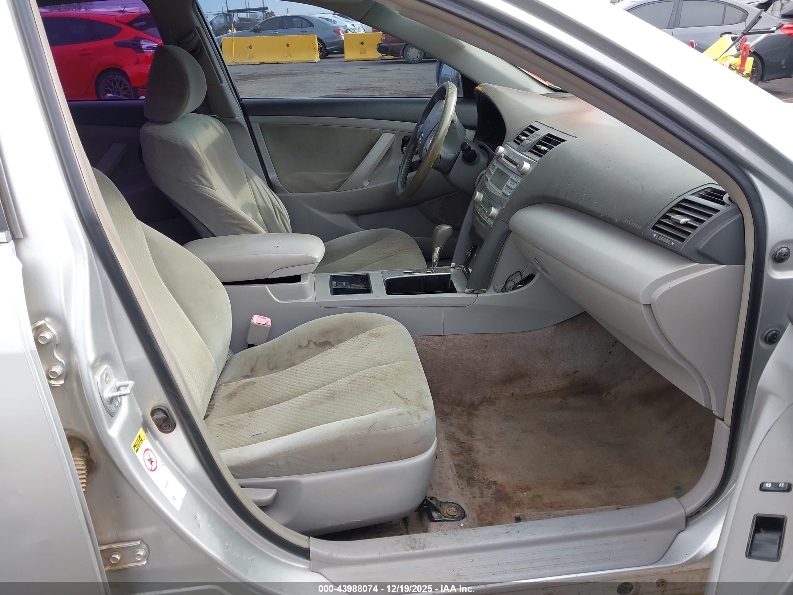 TOYOTA CAMRY image 5