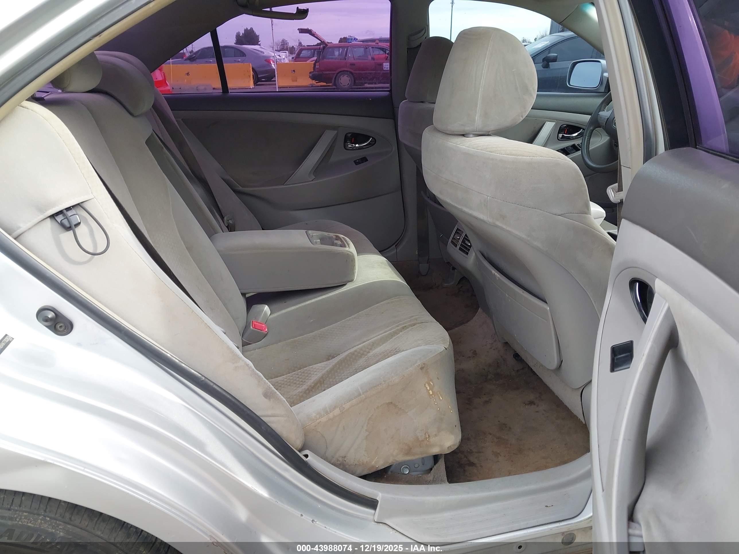 TOYOTA CAMRY image 8