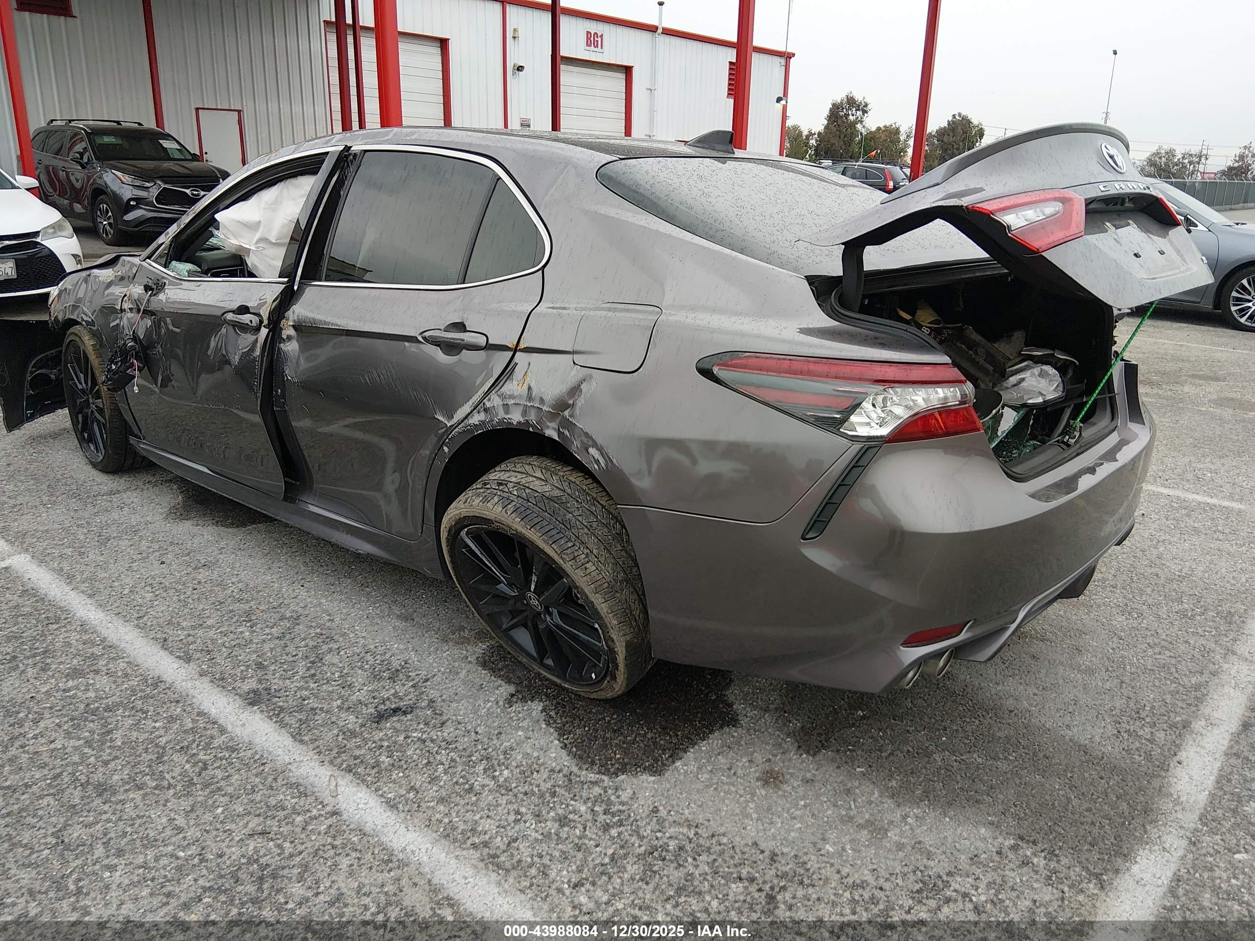 TOYOTA CAMRY image 3
